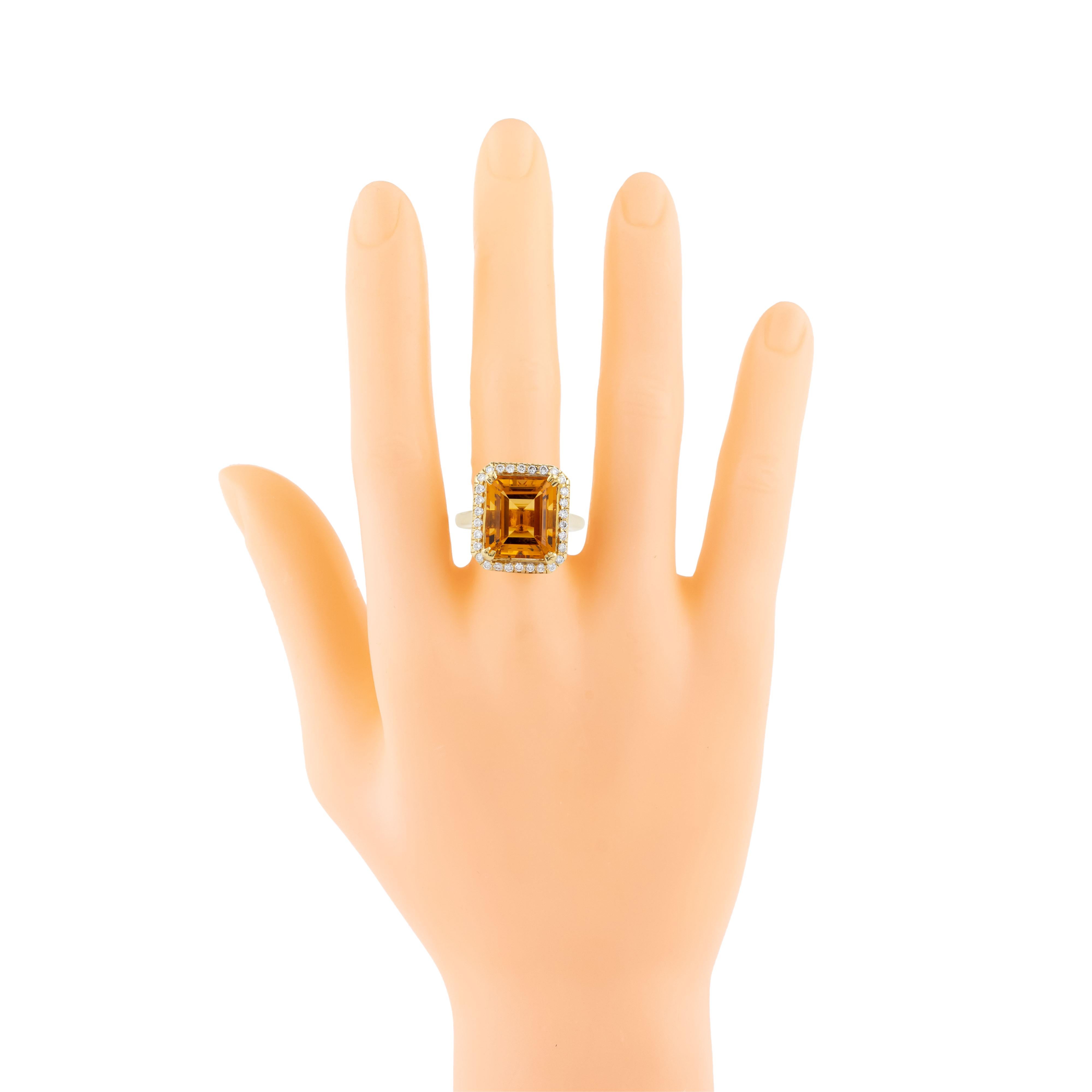 18 Karat Gold 9.98 Carats Golden Topaz and Diamond Modern Ring For Sale 1