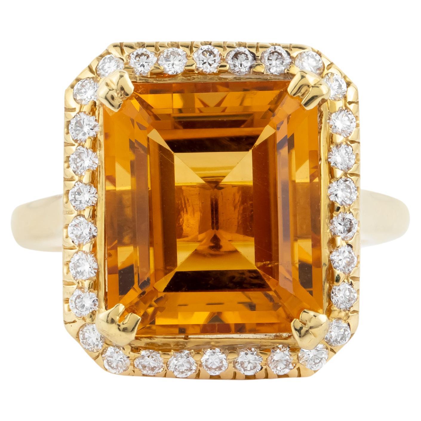 18 Karat Gold 9.98 Carats Golden Topaz and Diamond Modern Ring