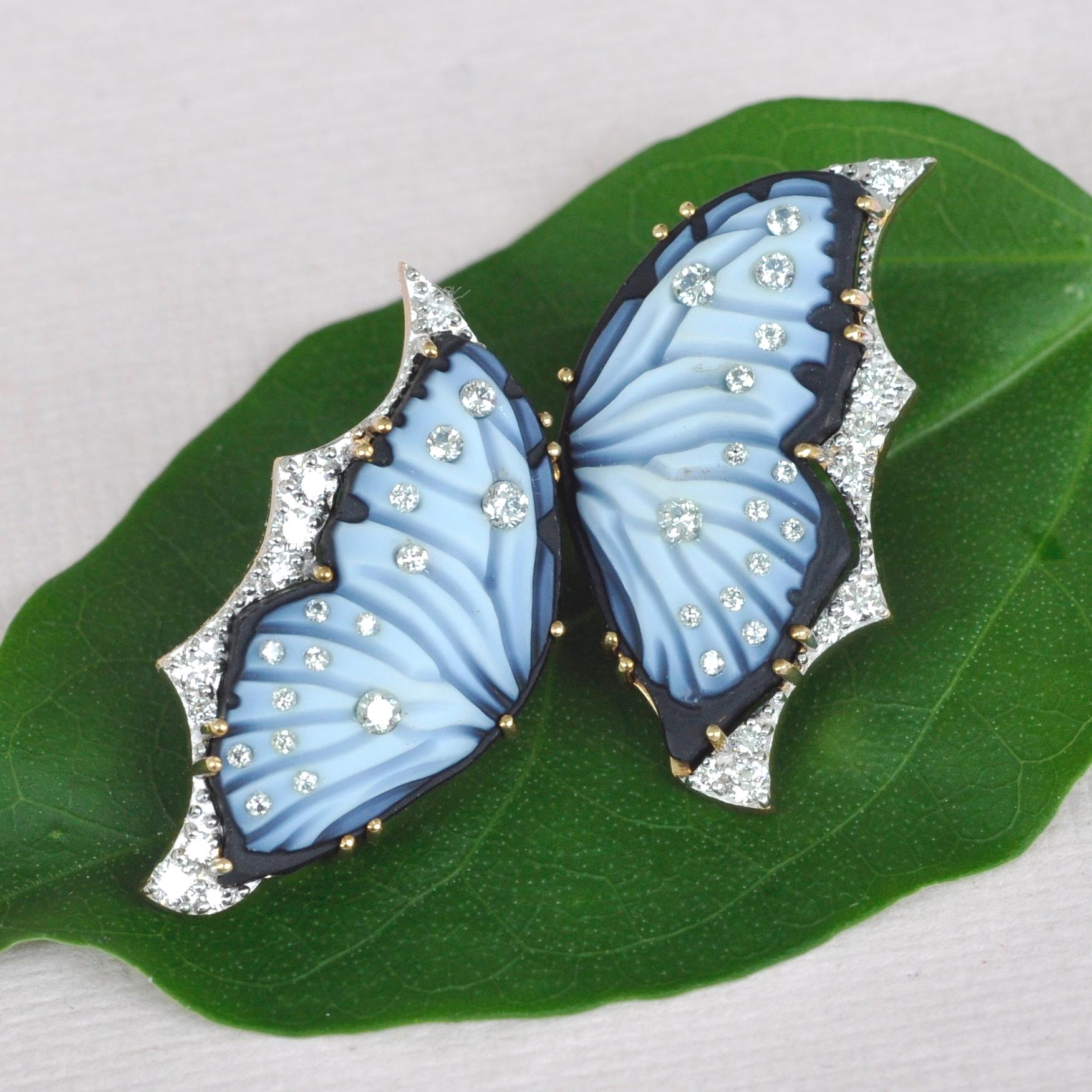 Brilliant Cut 18 Karat Gold Agate Butterfly Carving Diamond Contemporary Stud Earrings For Sale