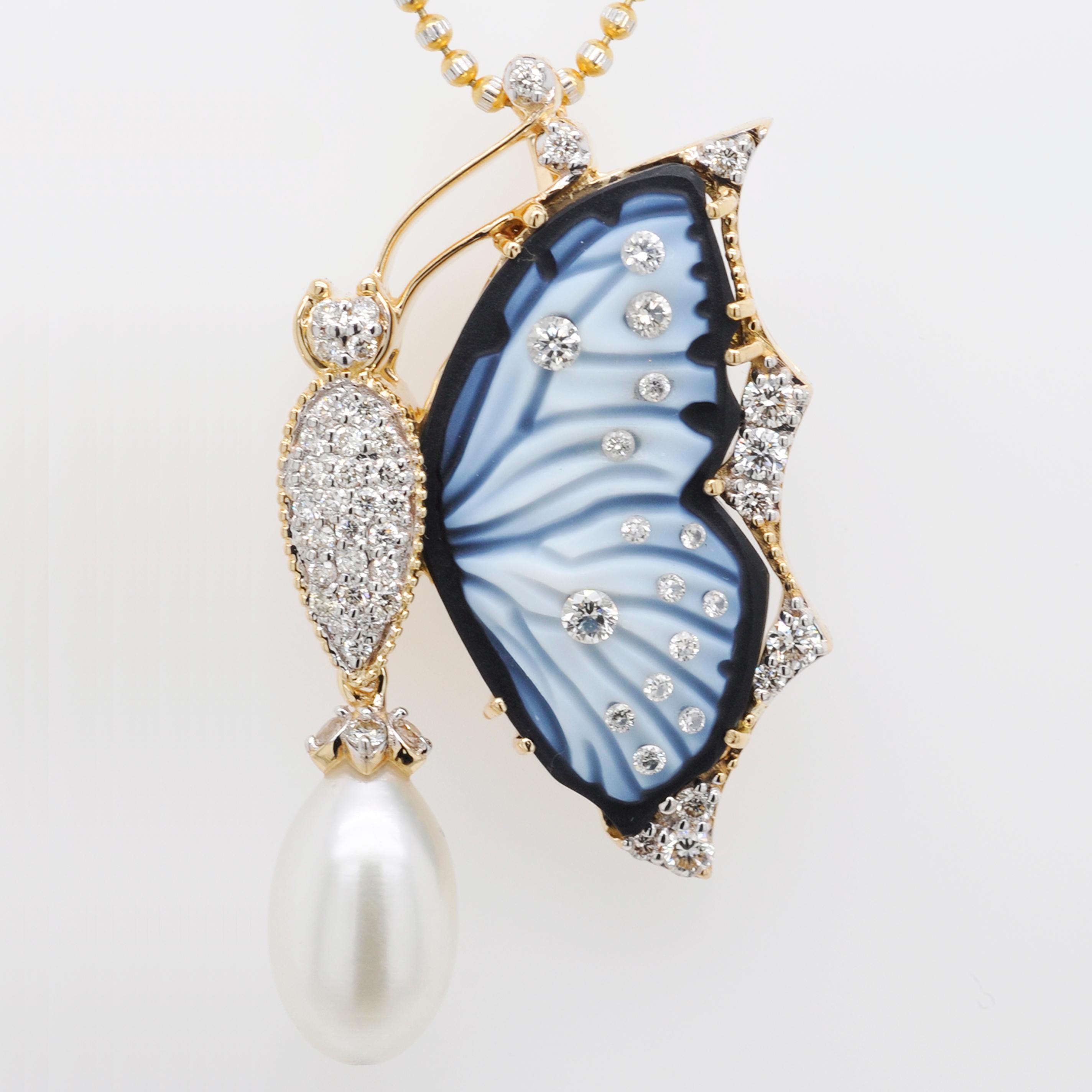 Brilliant Cut 18 Karat Gold Agate Butterfly Carving Diamond Pearl Contemporary Pendant Brooch For Sale