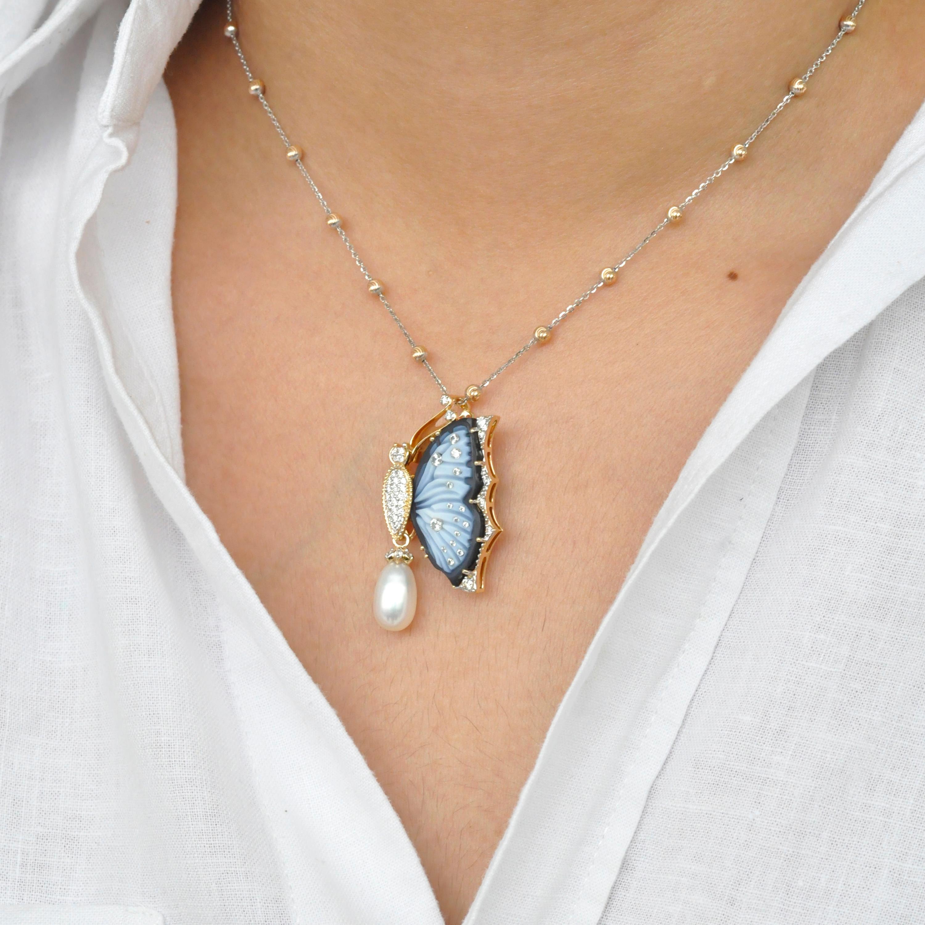 Broche pendentif contemporaine en or 18 carats, agate, papillon sculpté et perle en vente 3