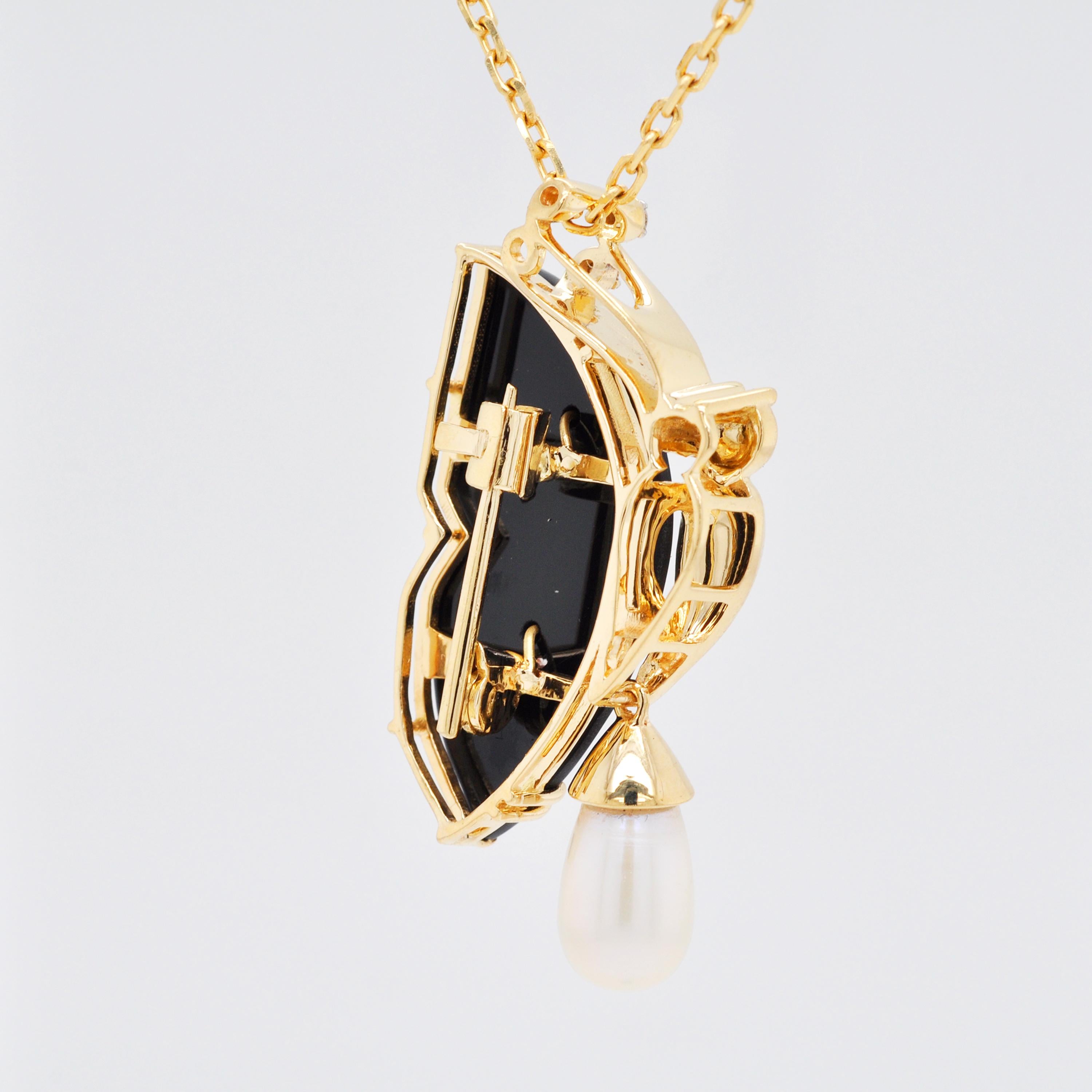 Broche pendentif de créateur en or 18 carats, agate, papillon sculpté et perle Pour femmes en vente