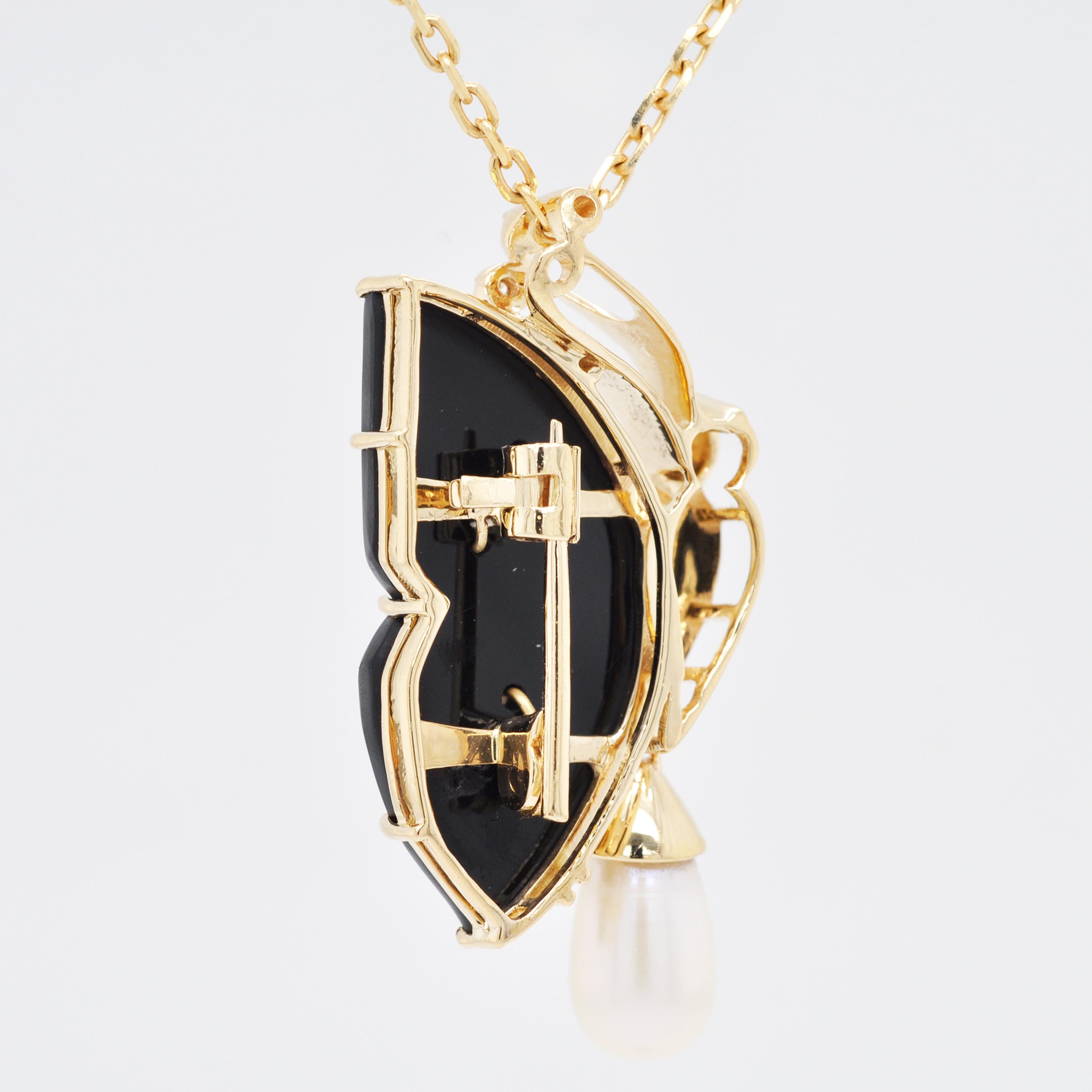 18 Karat Gold Agate Butterfly Carving Diamond Pearl Designer Pendant Brooch For Sale 2