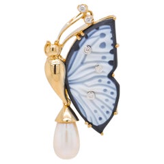 Broche pendentif de créateur en or 18 carats, agate, papillon sculpté et perle