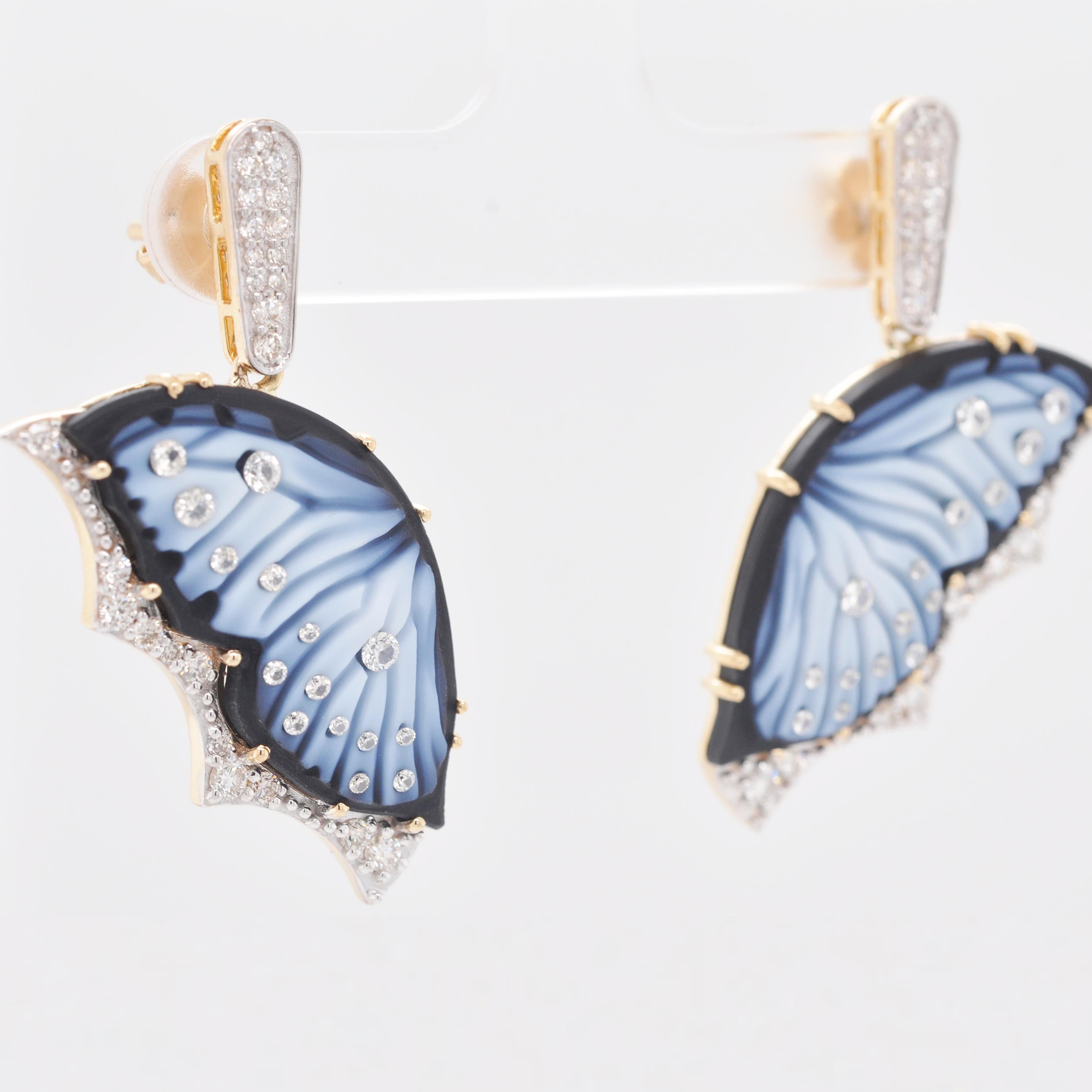 Mixed Cut 18 Karat Gold Agate Butterfly Hand Carving Diamond Contemporary Dangle Earrings For Sale