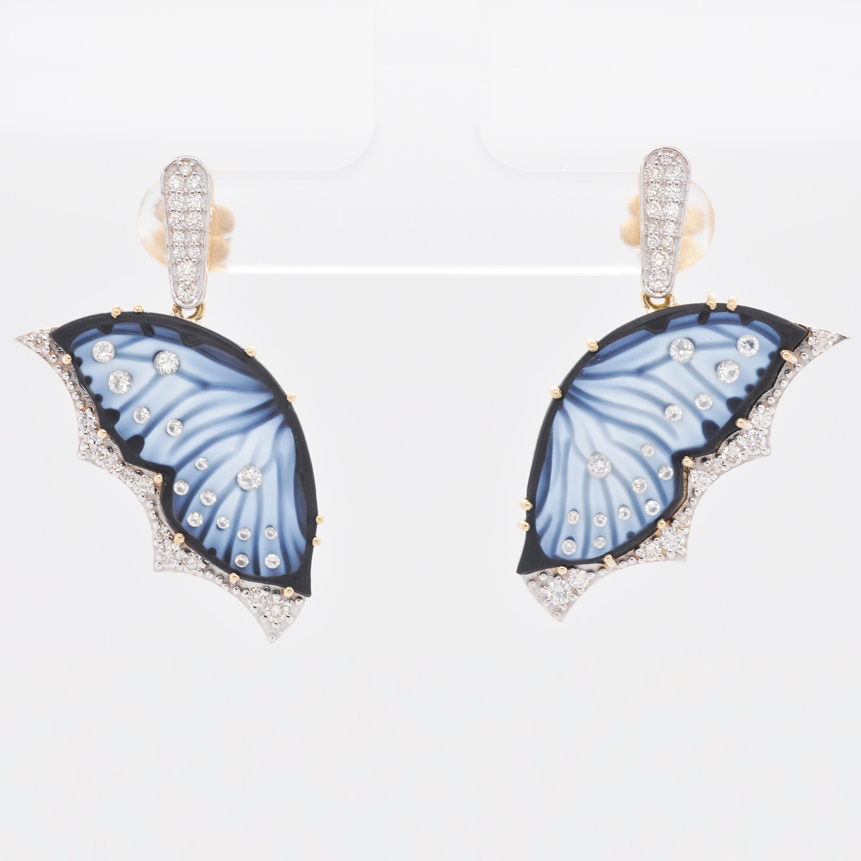 18 Karat Gold Agate Butterfly Hand Carving Diamond Contemporary Dangle Earrings In New Condition For Sale In Jaipur, Rajasthan