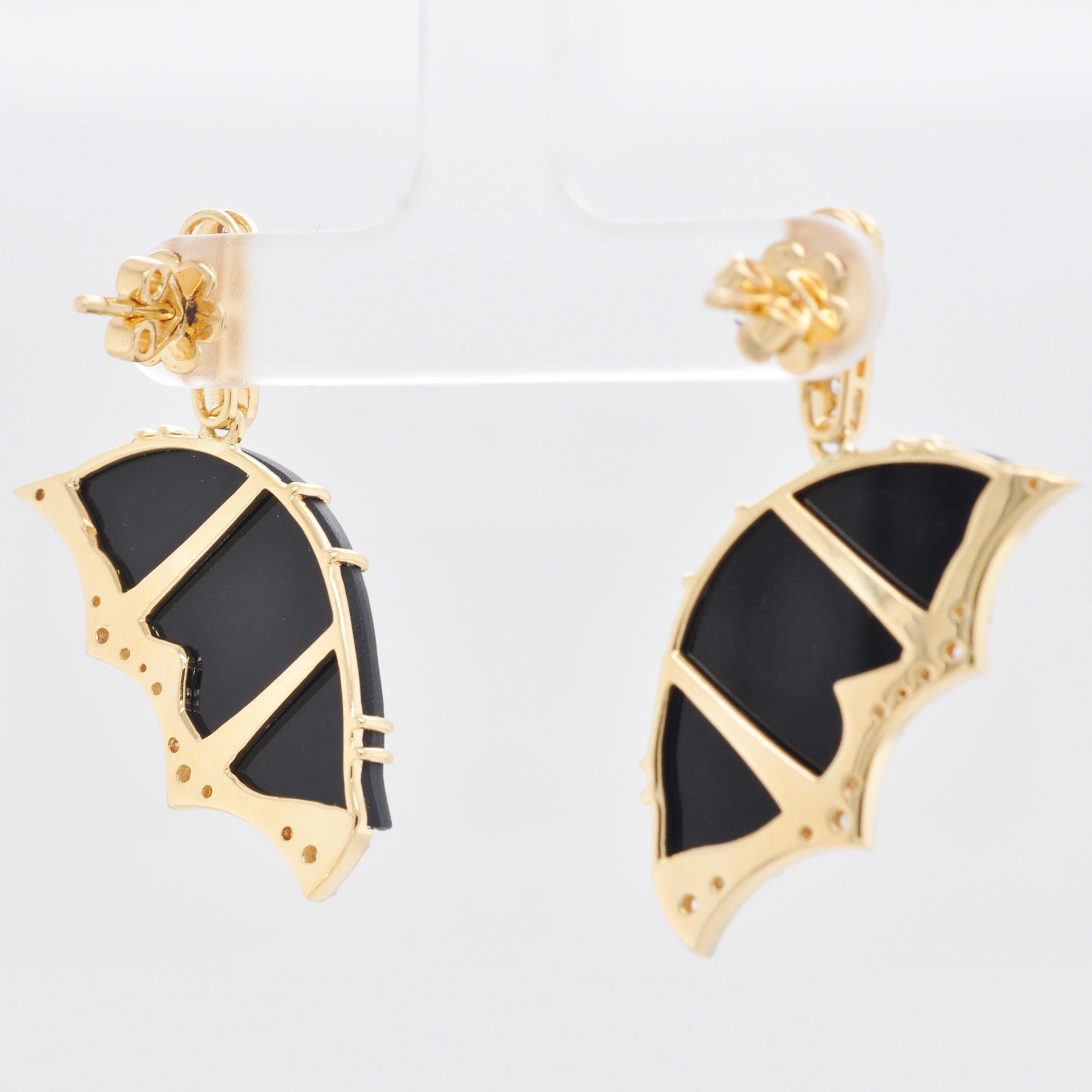 Women's 18 Karat Gold Agate Butterfly Hand Carving Diamond Contemporary Dangle Earrings For Sale