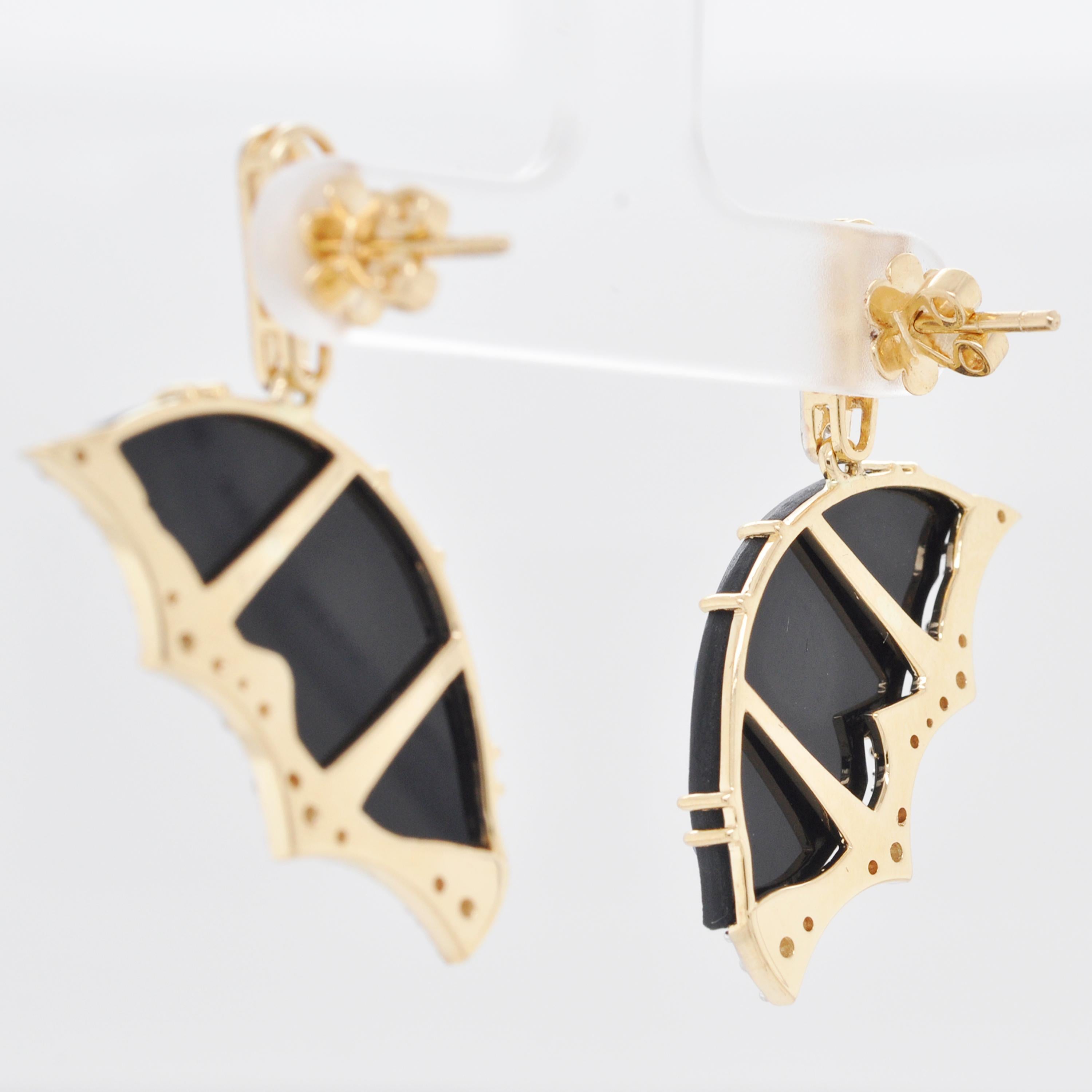 18 Karat Gold Agate Butterfly Hand Carving Diamond Contemporary Dangle Earrings For Sale 1