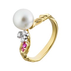 Bague fleur en or 18 carats avec perle d'Akoya et diamant par MOISEIKIN