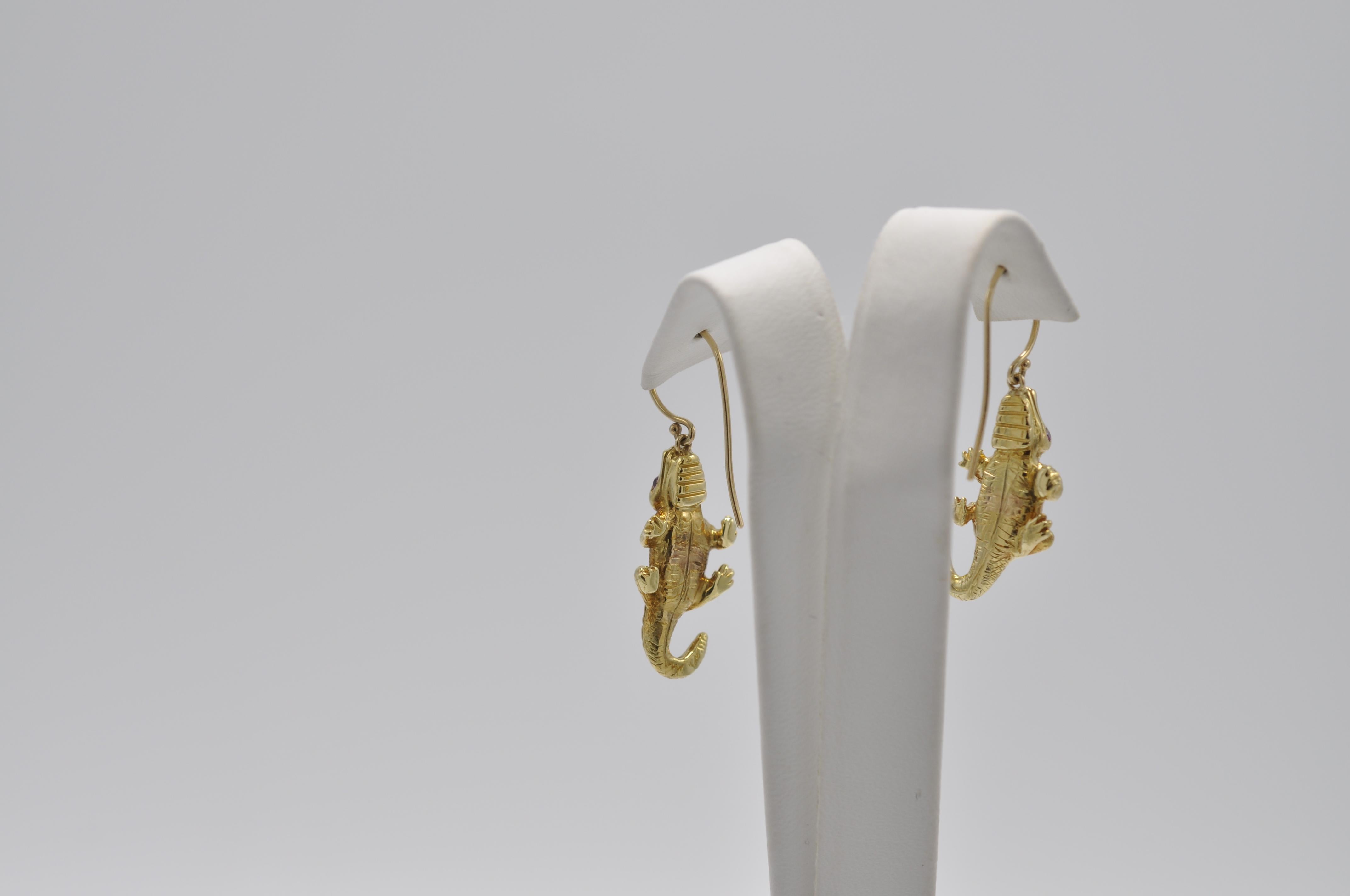 Round Cut 18 Karat Gold Alligator Earrings