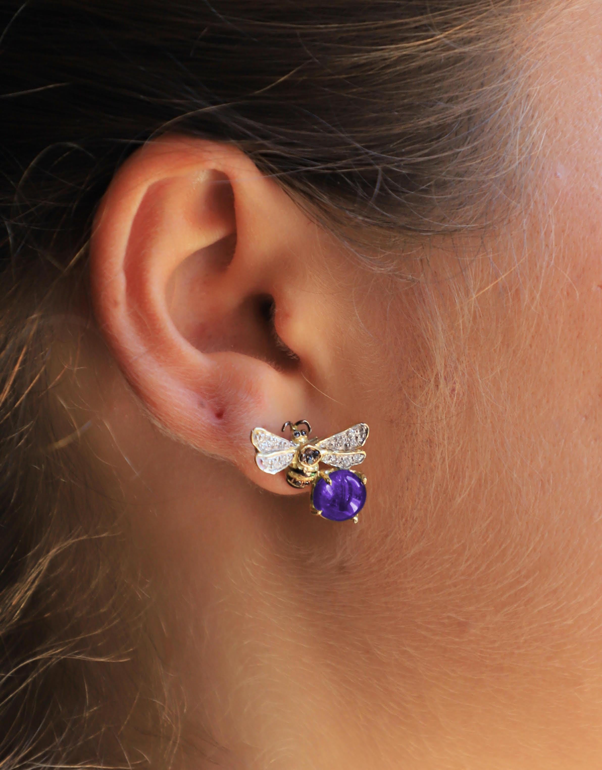 18 Karat Gold Amethyst 0.16 Karat White & 0.18 Black Diamond Bees Stud Earrings In New Condition For Sale In Rome, IT