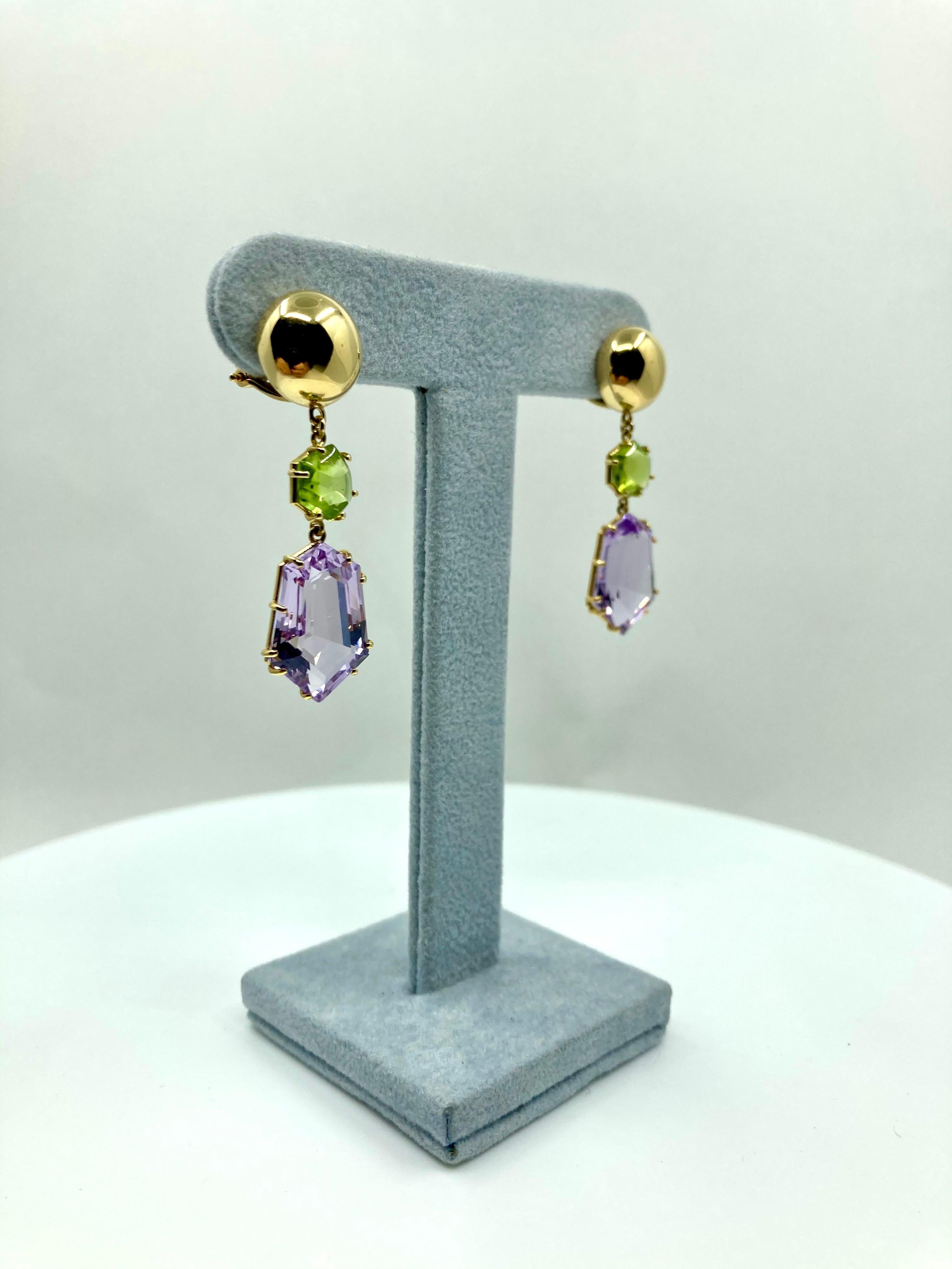 Brilliant Cut 18 Karat Gold Amethyst and Peridot Earrings For Sale