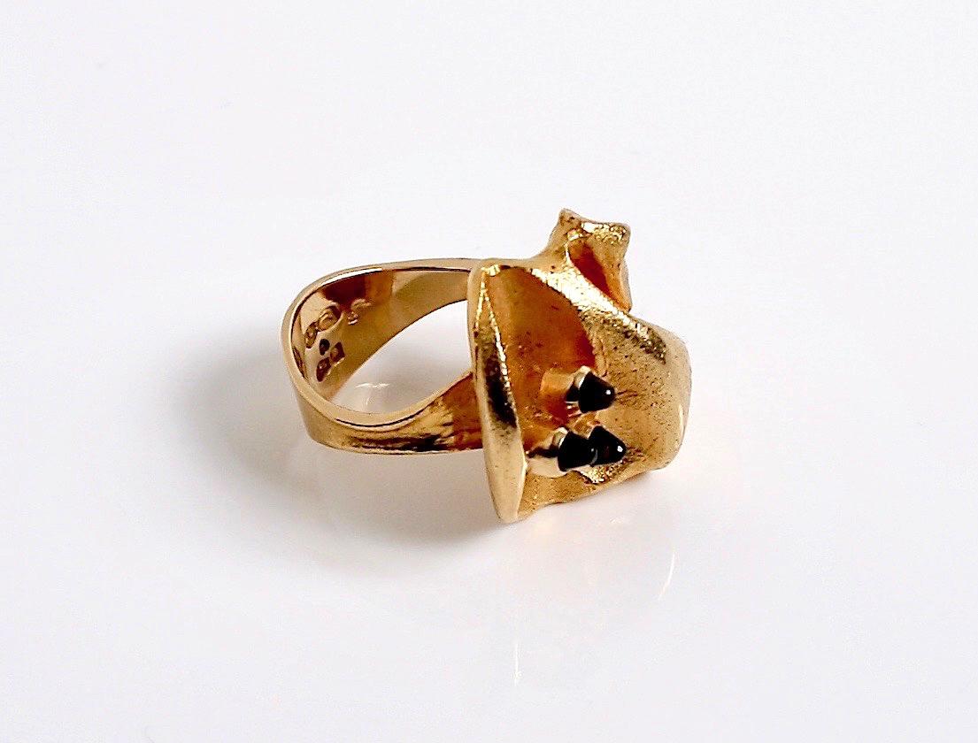 Cabochon 18 Karat Gold and Amethyst Ring Designed by Bjorn Weckstrom, Finland For Sale