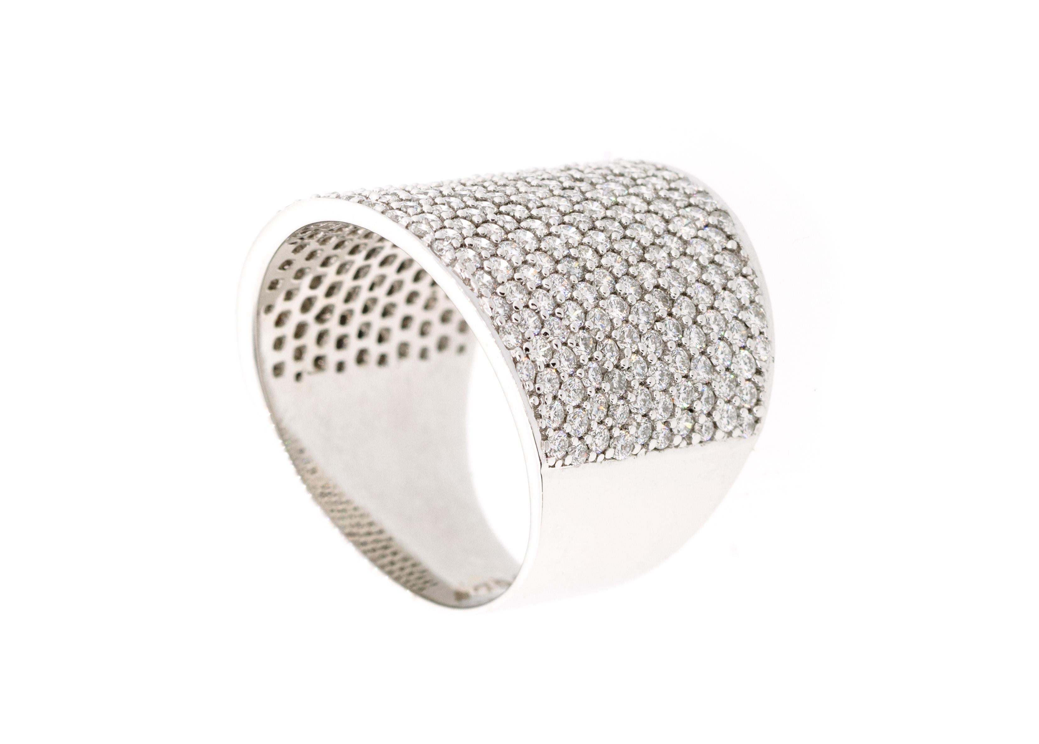 Contemporary Alessa Pipe Pave Ring 18 Karat White Gold Essentials Collection For Sale