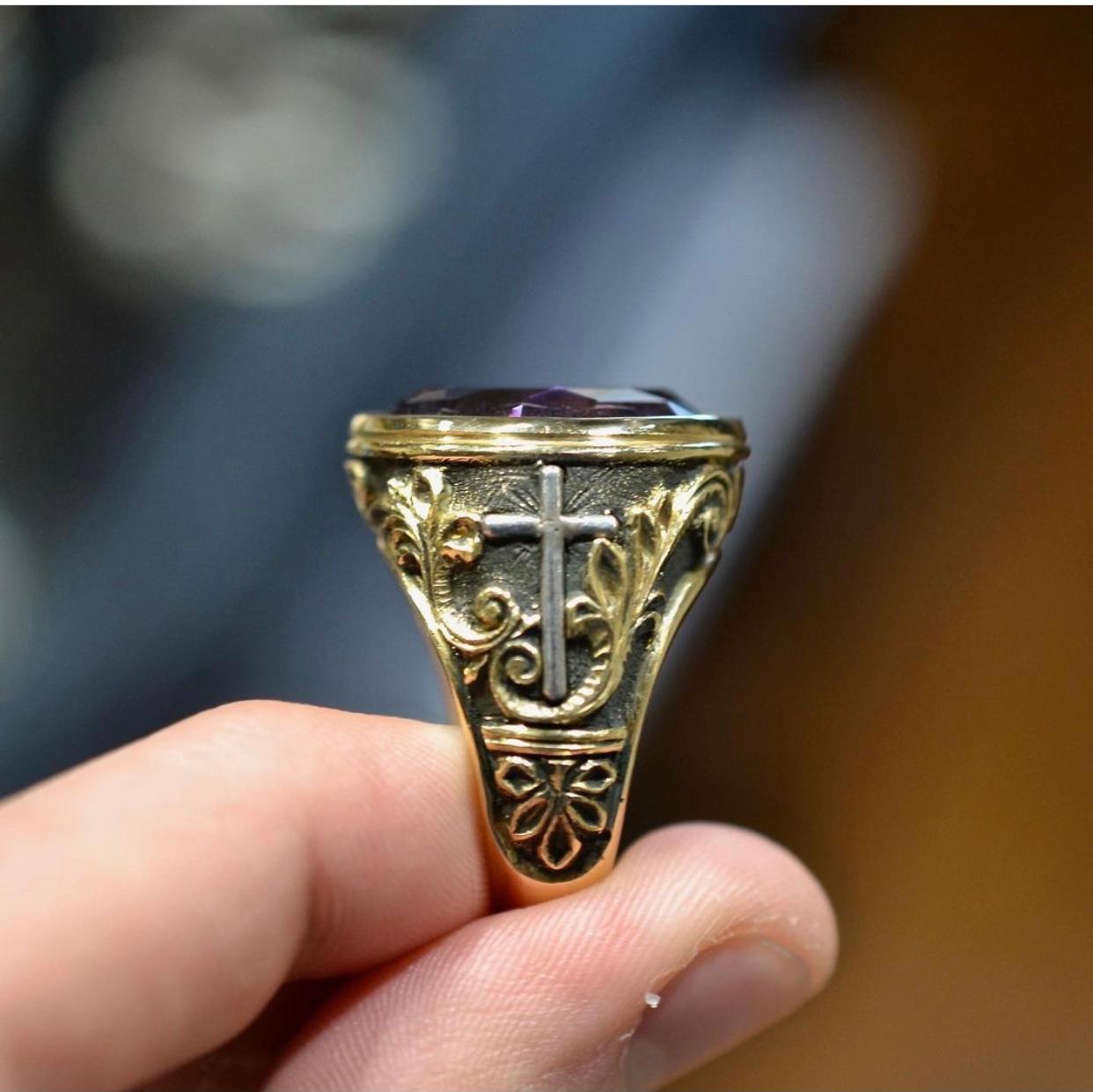 Art Nouveau 18 Karat Gold and Amethyst Bishop's Ring