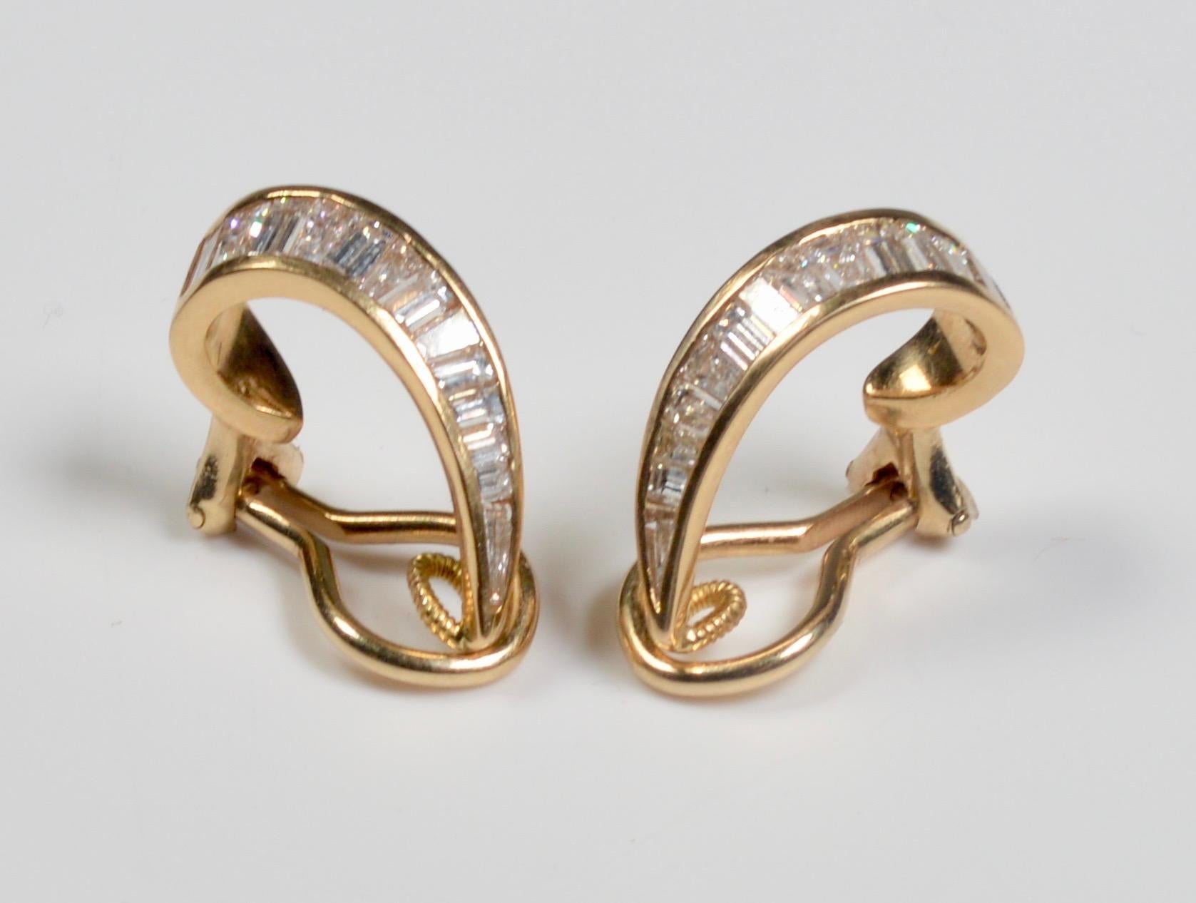 Women's 18 Karat Gold and Baguette Diamond Clip on Earrings For Sale