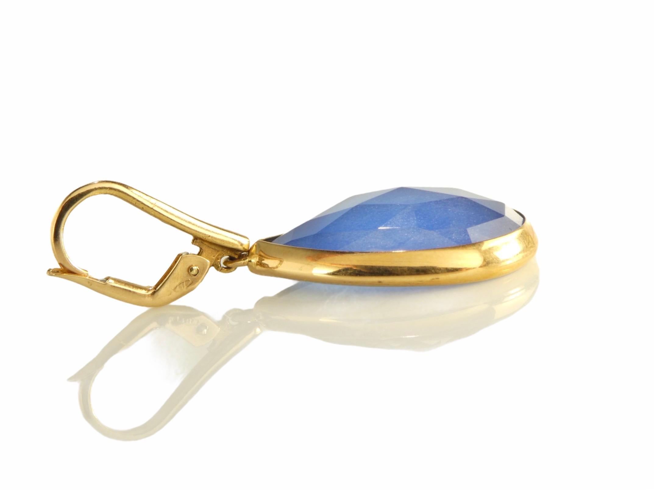 18 Karat Gold und blaue Quarz-Tropfen-Ohrringe (Tropfenschliff) im Angebot