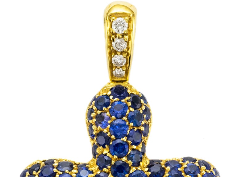 18 Karat Solid Yellow Gold Ct 6.35 Blue Sapphires and Diamonds Cross Pendant In New Condition For Sale In Cattolica, IT