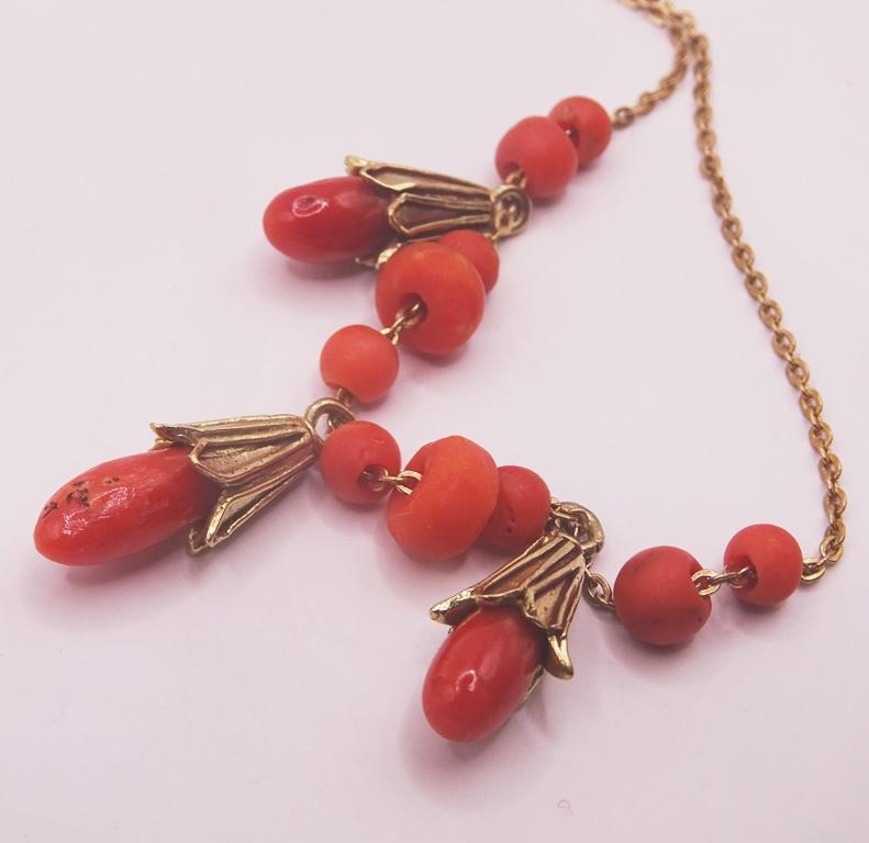 Bead 18 karat Gold and Coral Necklace. For Sale