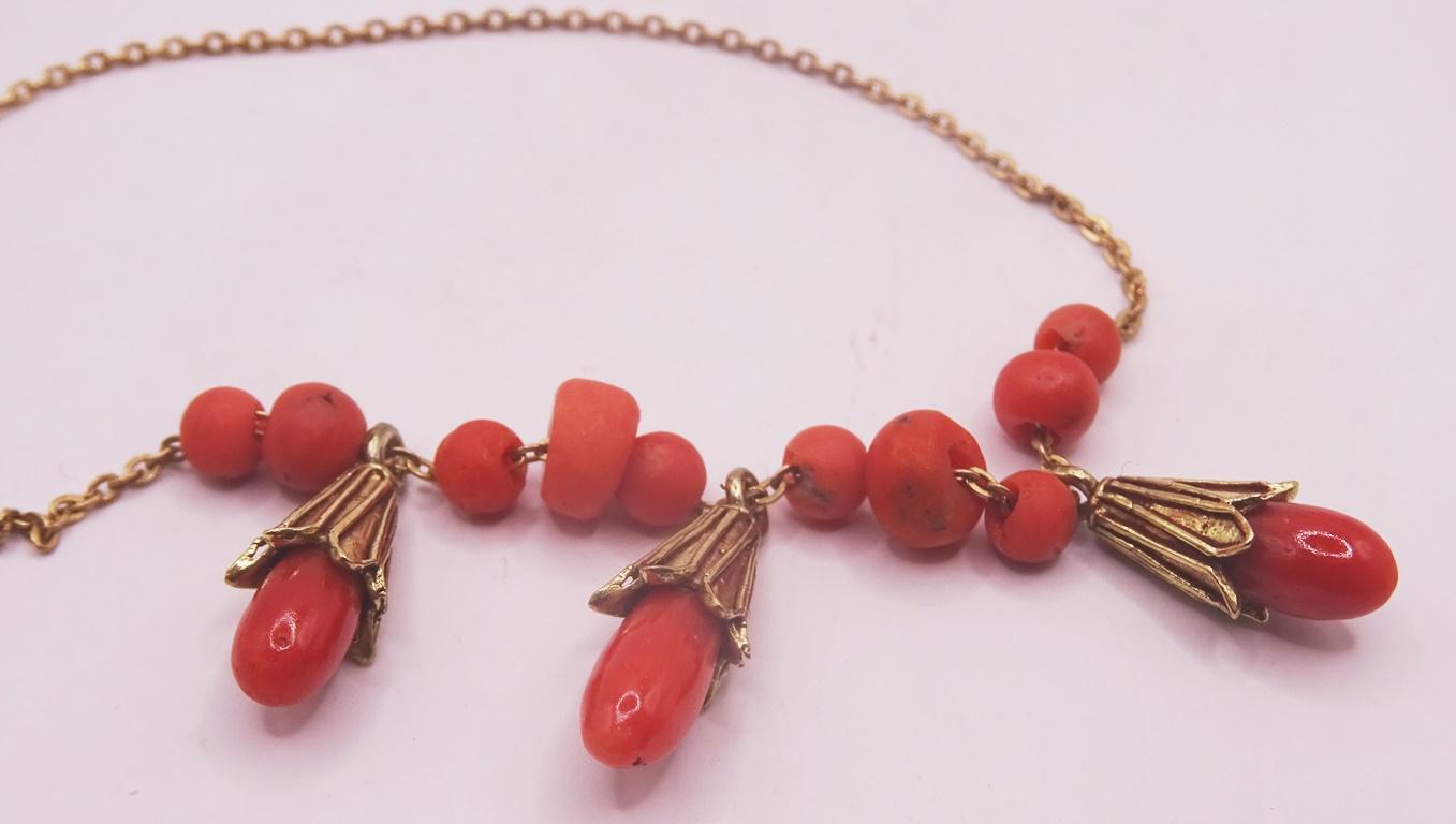 18 karat Gold and Coral Necklace. In New Condition For Sale In Jerusalem, IL