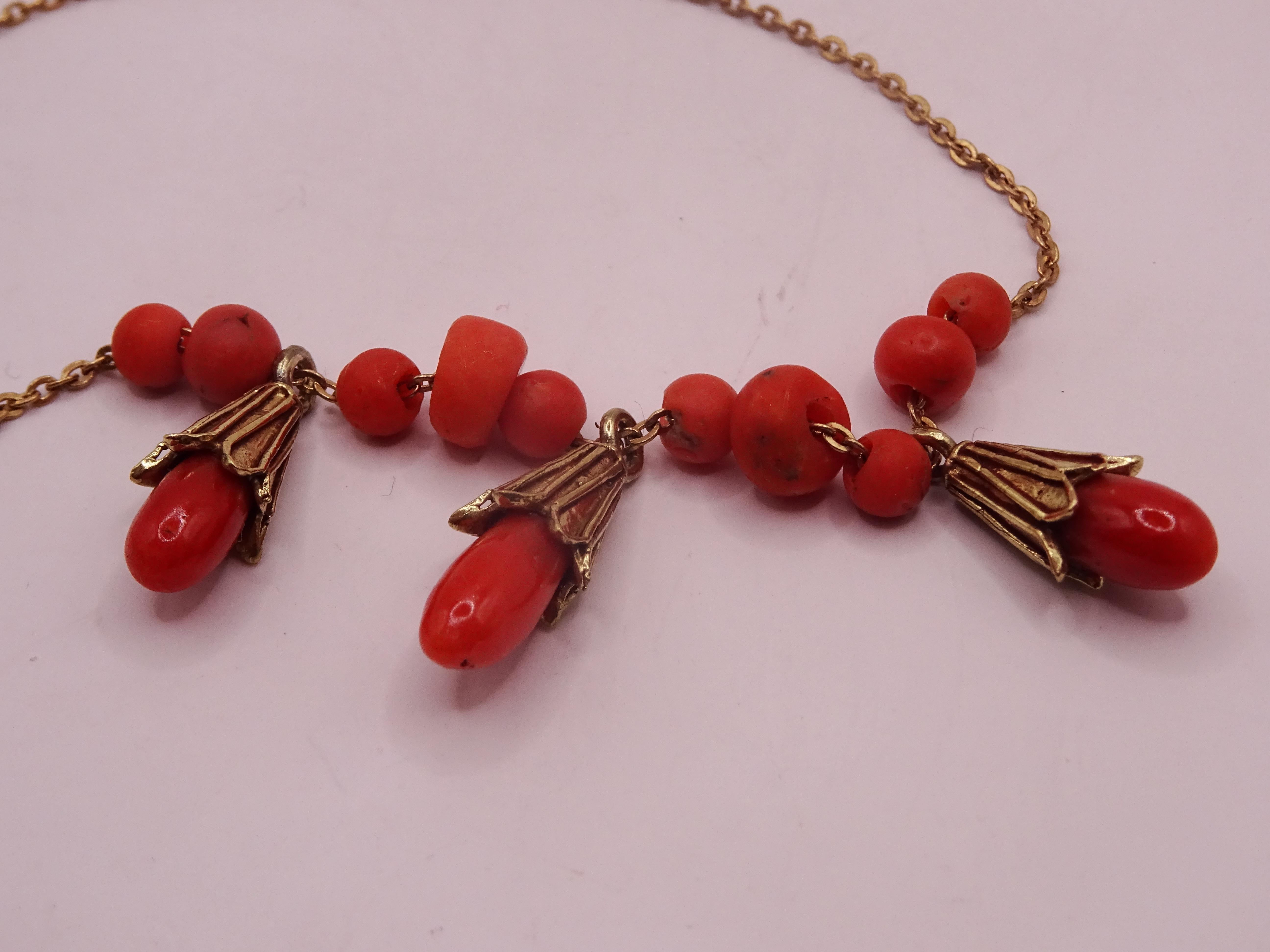 Women's or Men's 18 karat Gold and Coral Necklace. For Sale