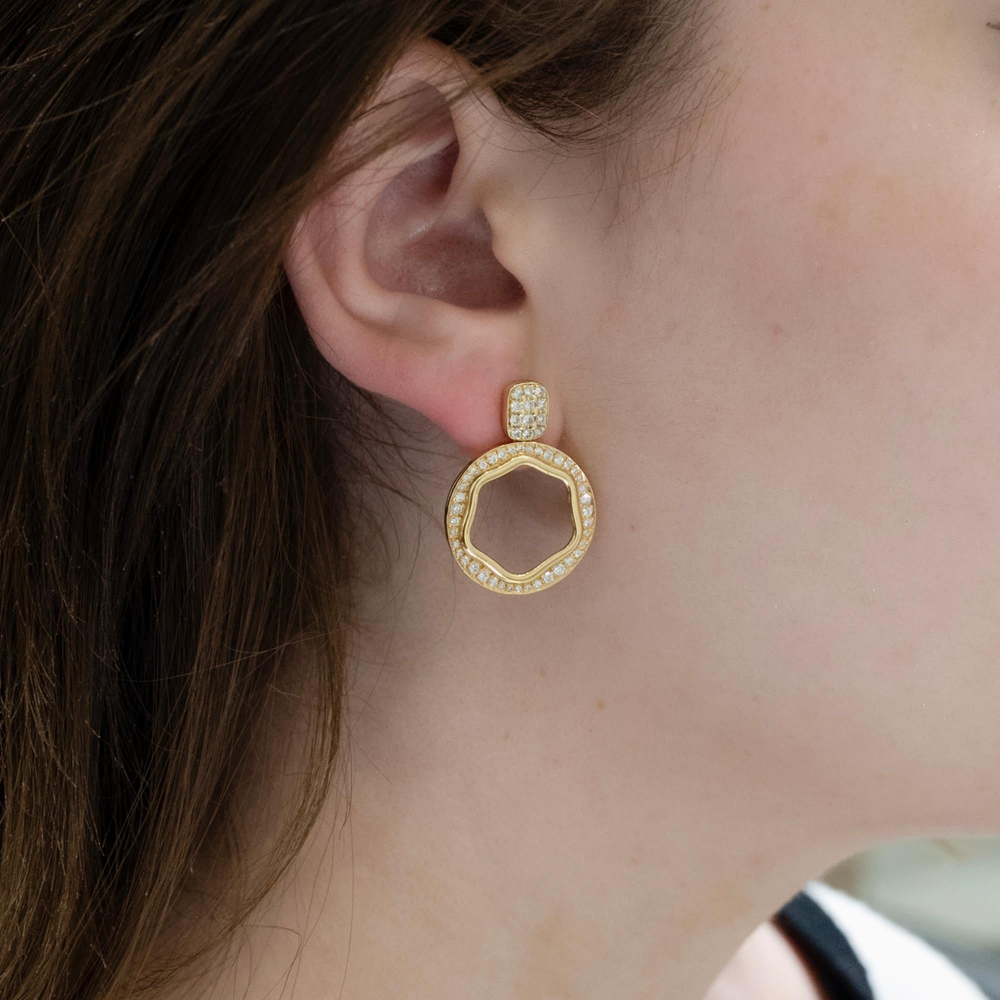 Contemporain Boucles d'oreilles cercle en or 18 carats et diamants en vente