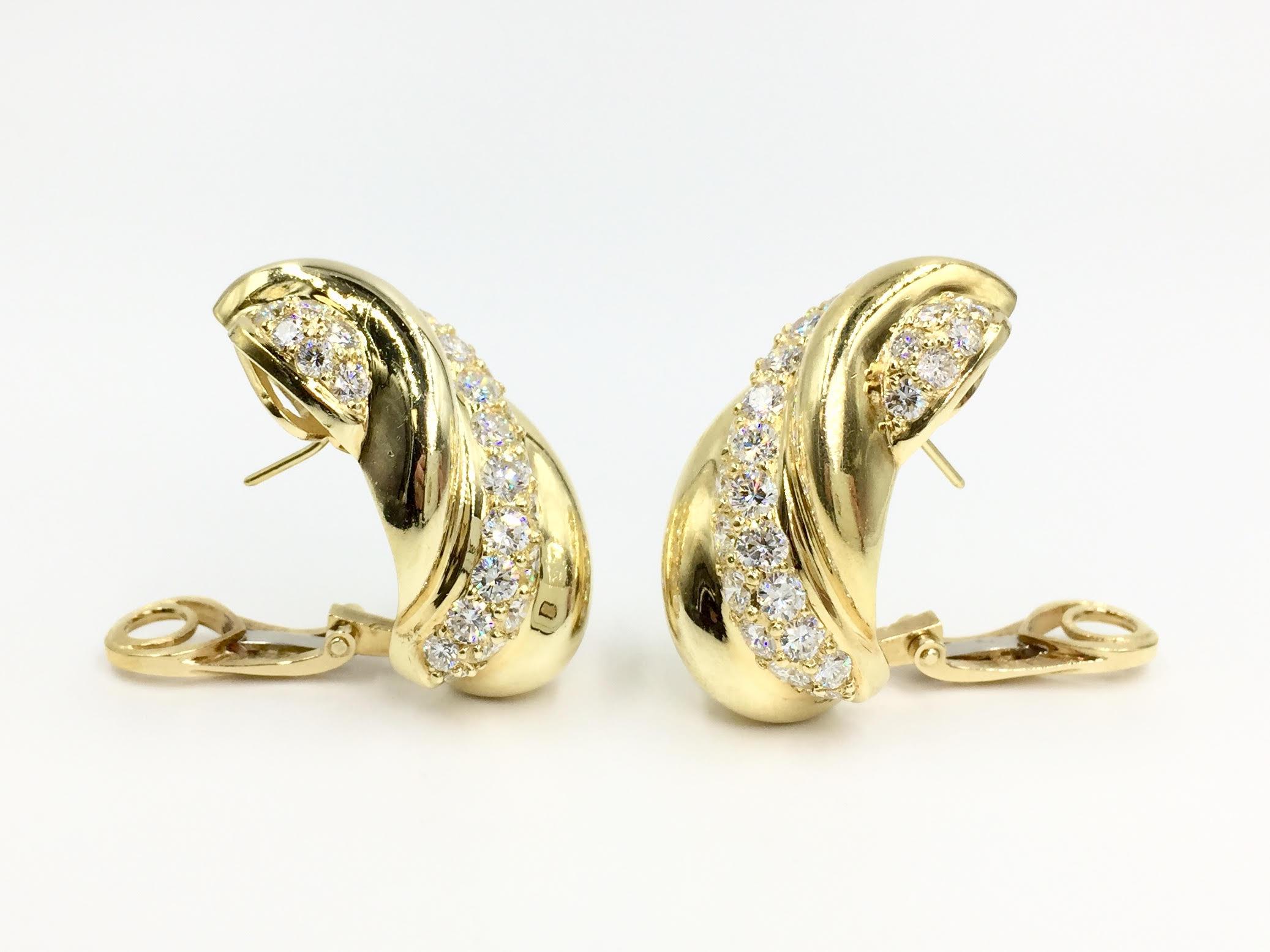 Women's 18 Karat Gold and Diamond Drop Earrings For Sale