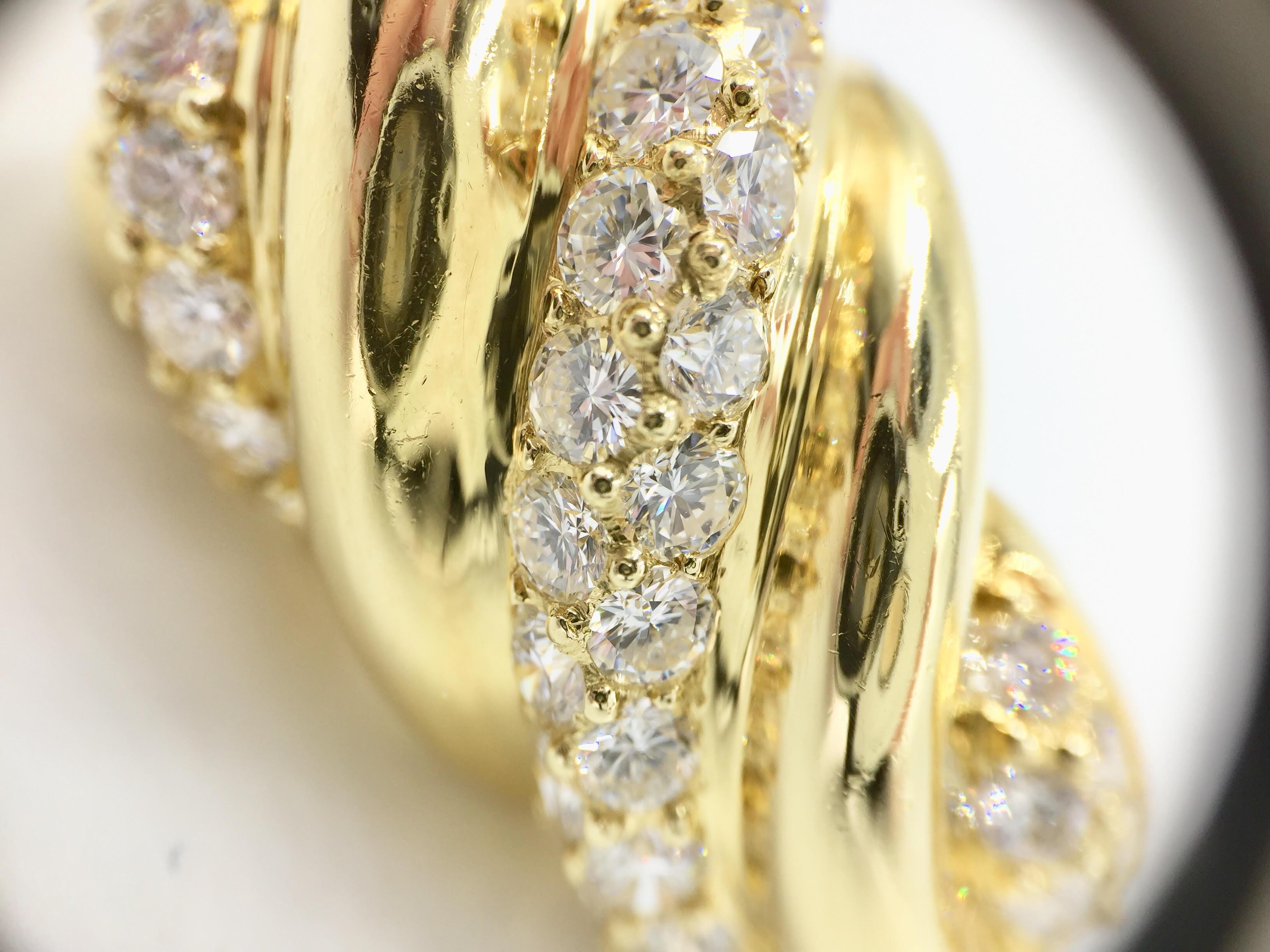 18 Karat Gold and Diamond Drop Earrings For Sale 1