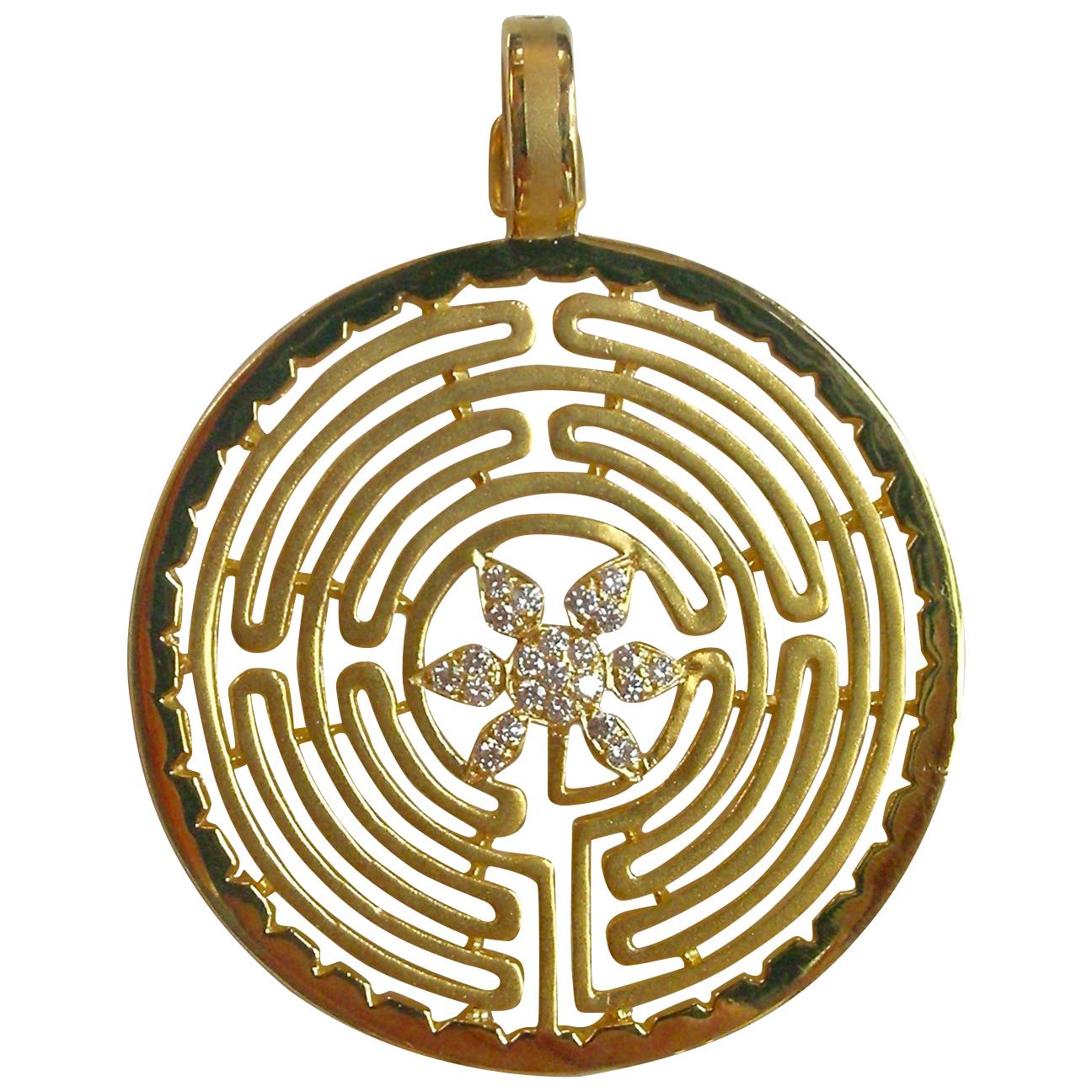 18 Karat Gold Labyrinth Pendant with Gemstone For Sale (Free Shipping 