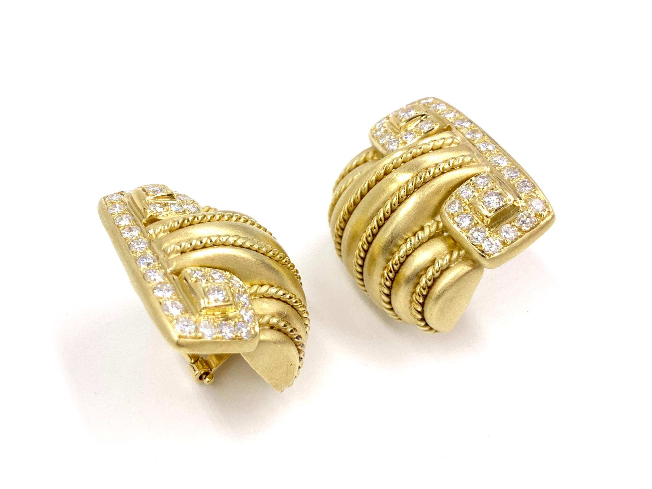 18 Karat Gold and Diamond Large Button Earrings In Good Condition For Sale In Pikesville, MD