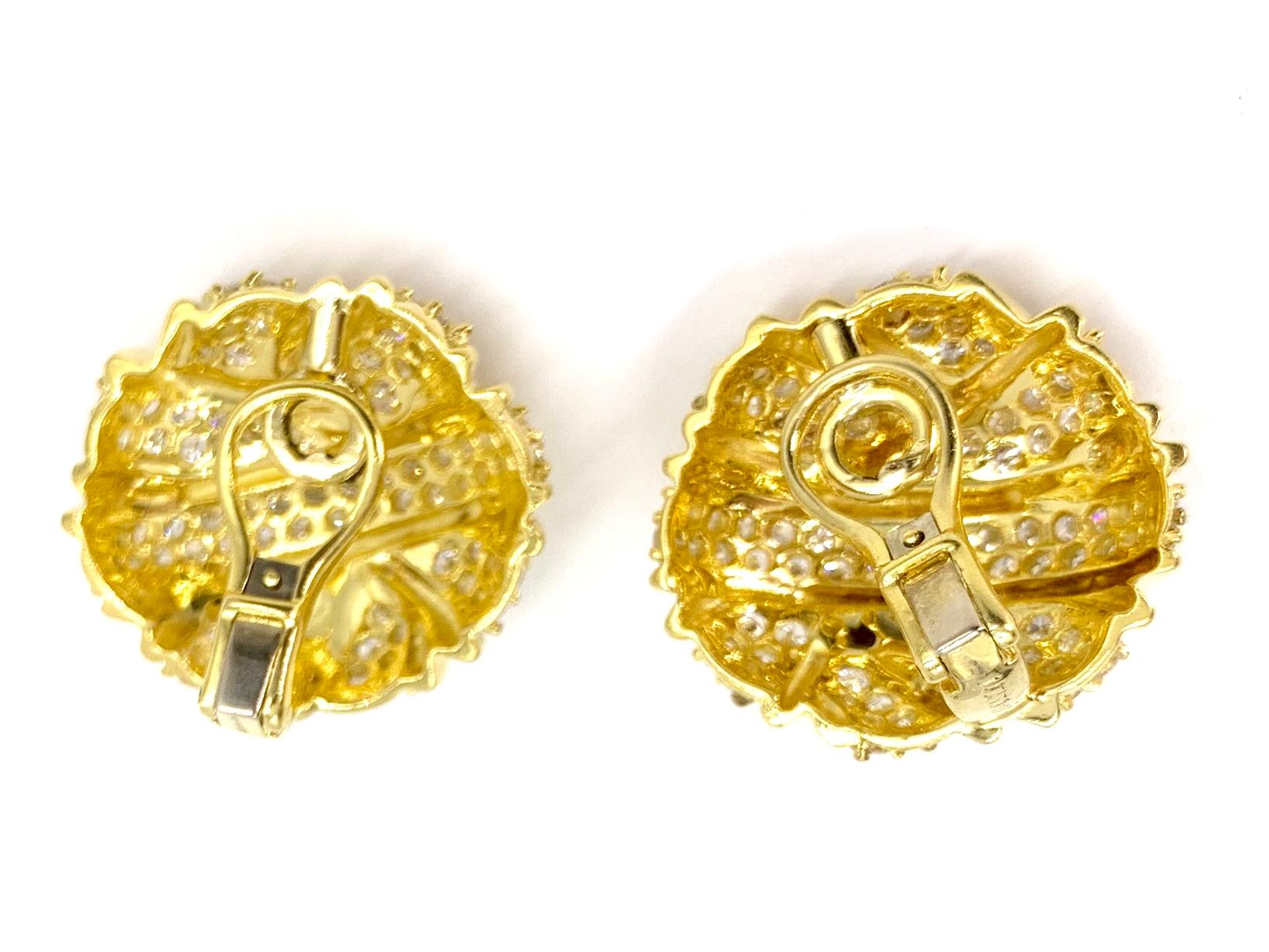 18 Karat Gold and Diamond Large Button Earrings In Good Condition For Sale In Pikesville, MD