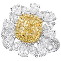 18 Karat Gold Diamond Ring with GIA 2.08 Carat Fancy Light Yellow Diamond