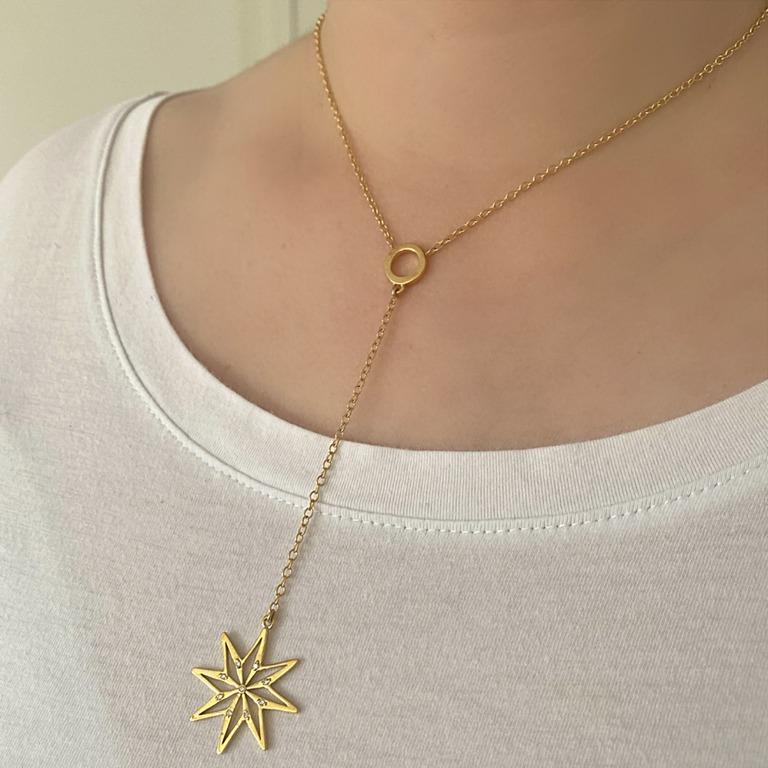 Contemporary 18 Karat Gold and Diamond Star Lariat For Sale