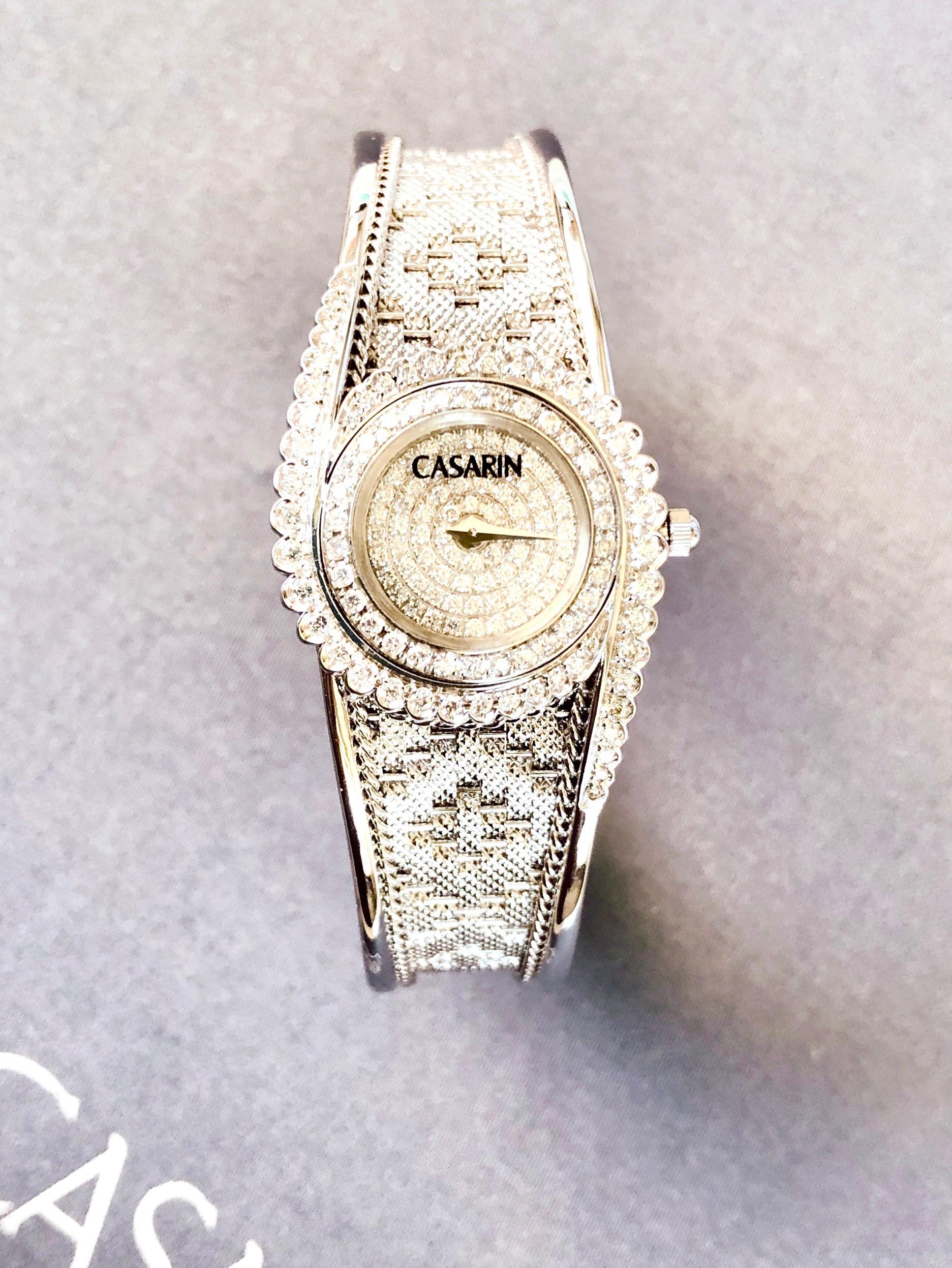Timeless and fine White Gold watch, Quartz movement, with Diamonds ct. 1,37, handmade in Italy by Roberto Casarin.

A uniqie and intricate design, entirely handmade. The bracelet is made of small links, togheter recreating a  fabric-like texture and