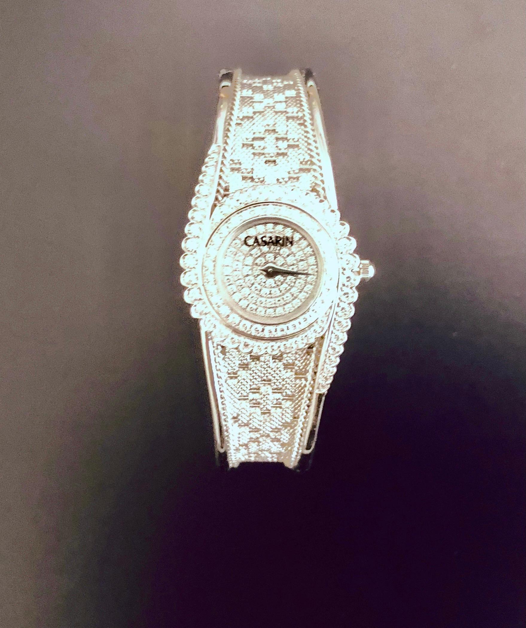 Brilliant Cut 18 Karat Gold and Diamonds Wristwatch For Sale
