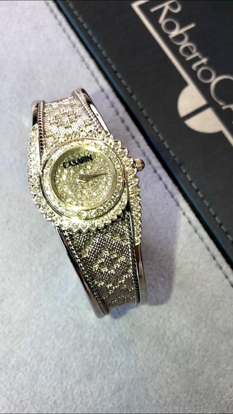 18 Karat Gold and Diamonds Wristwatch For Sale 2