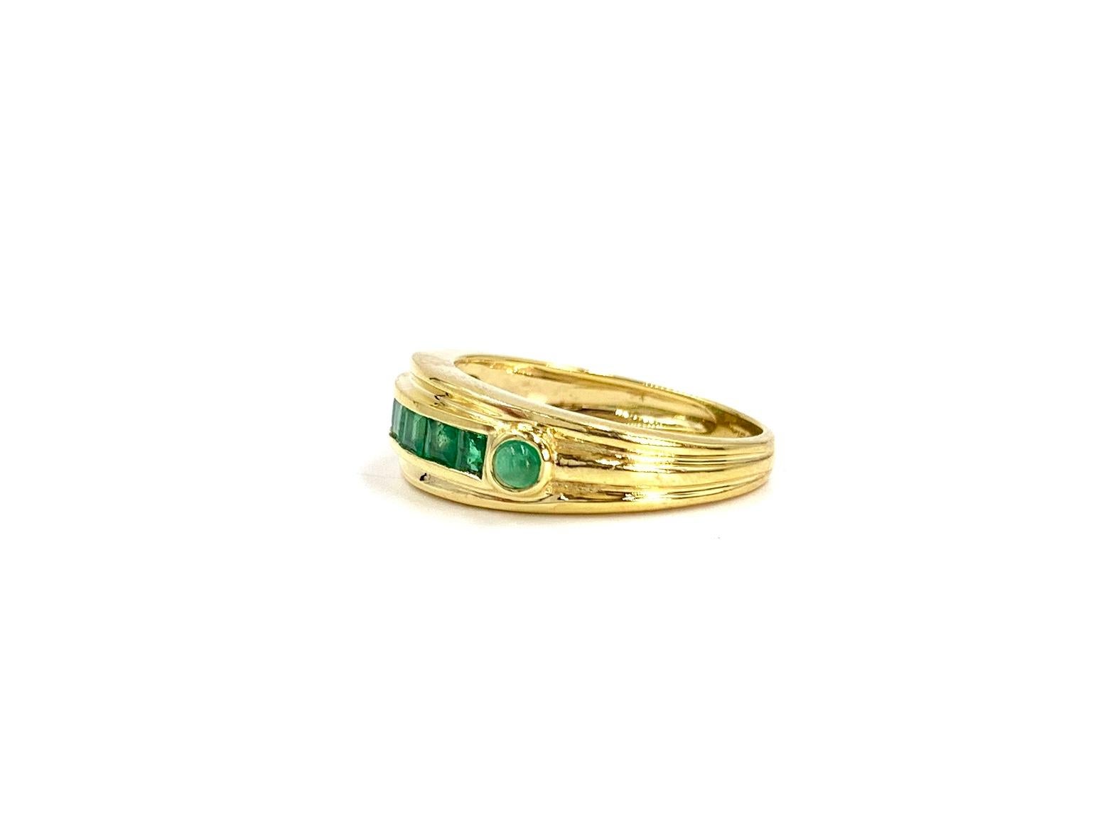 18 Karat Gold and Emerald Band Ring For Sale 1