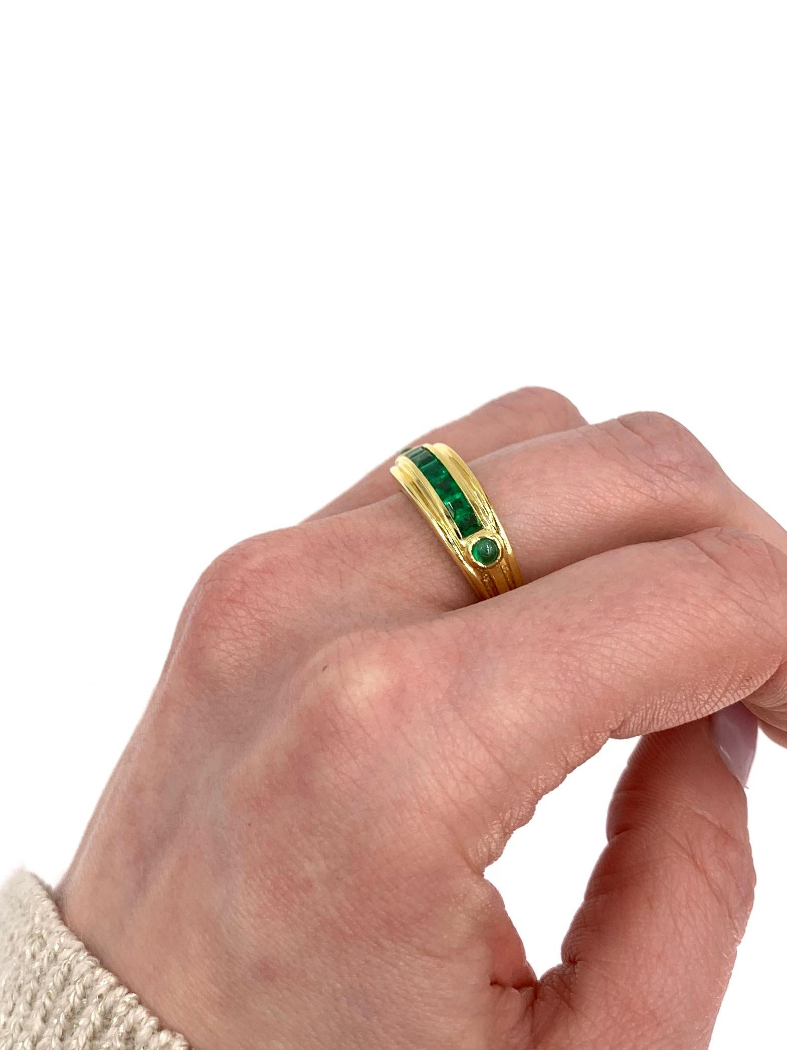 18 Karat Gold and Emerald Band Ring For Sale 4
