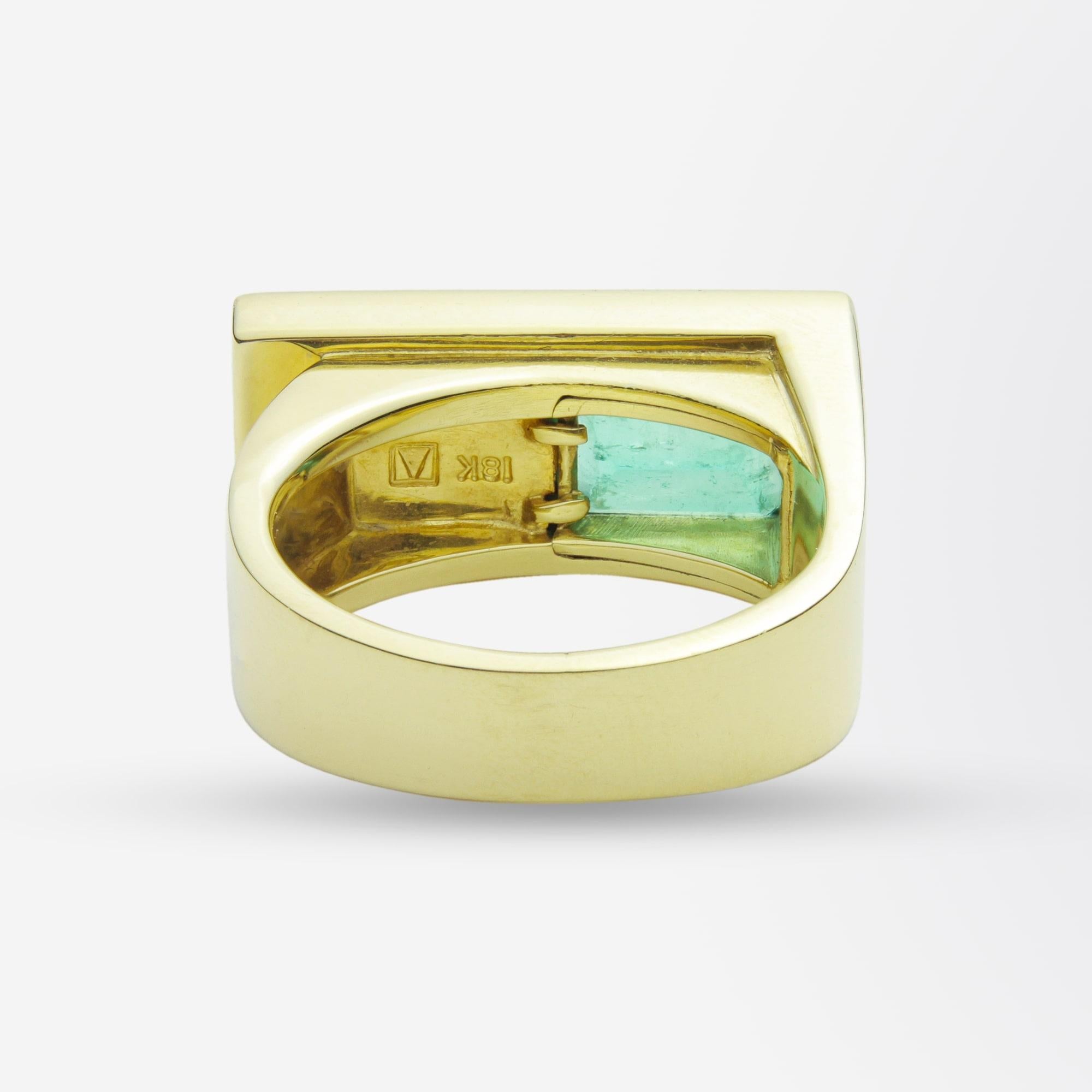 18 Karat Gold and Emerald Modernist Men's Ring In Good Condition In Brisbane City, QLD