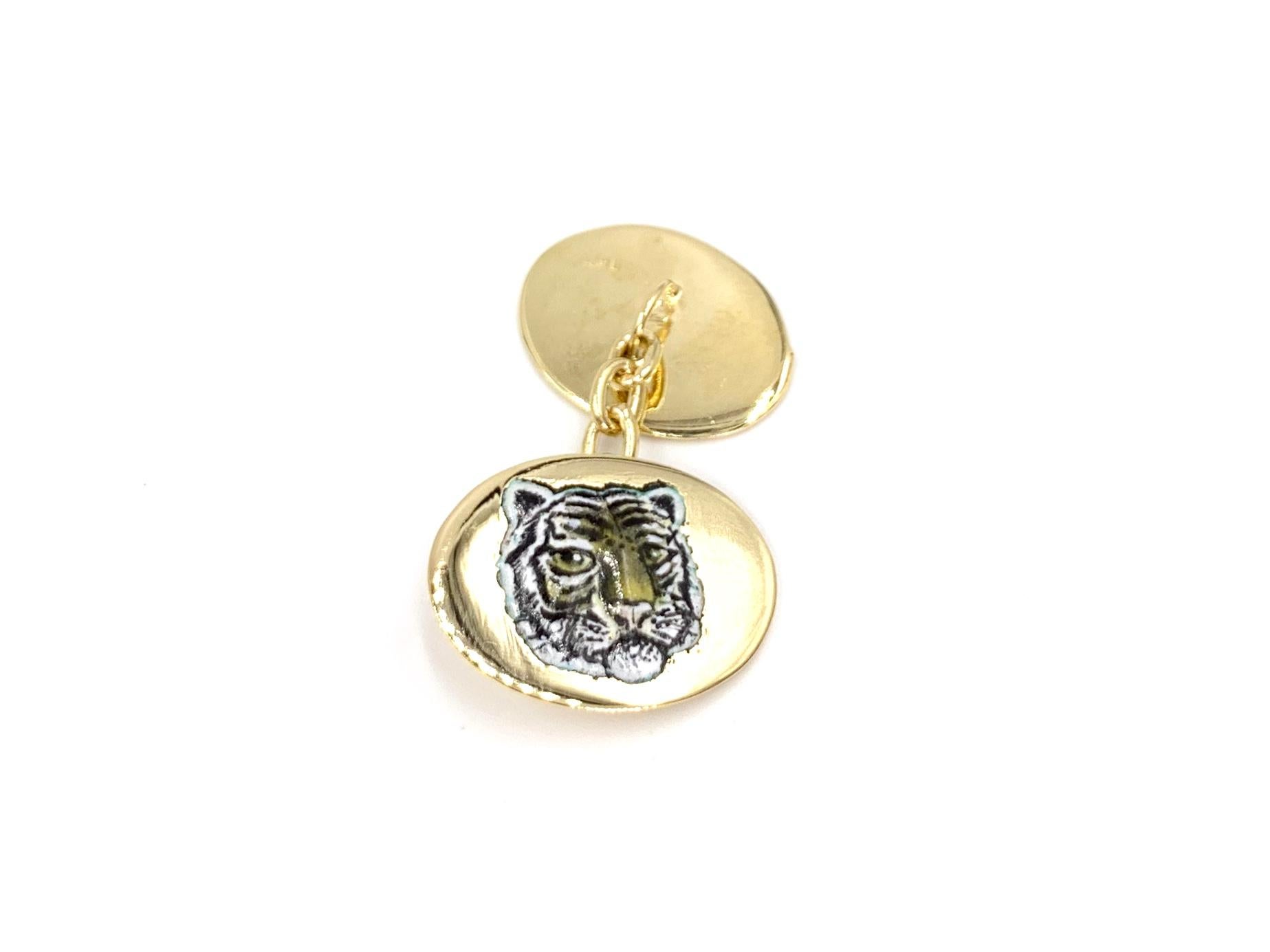 Vintage style polished 18 karat yellow gold oval cuff links featuring a detailed enamel tiger's head on the front. Signed 18k LT
Front facing cuff link measures 19mm x 14mm
Inside facing link measures 18mm x 13mm
Weight of each cuff link is 6.8 grams