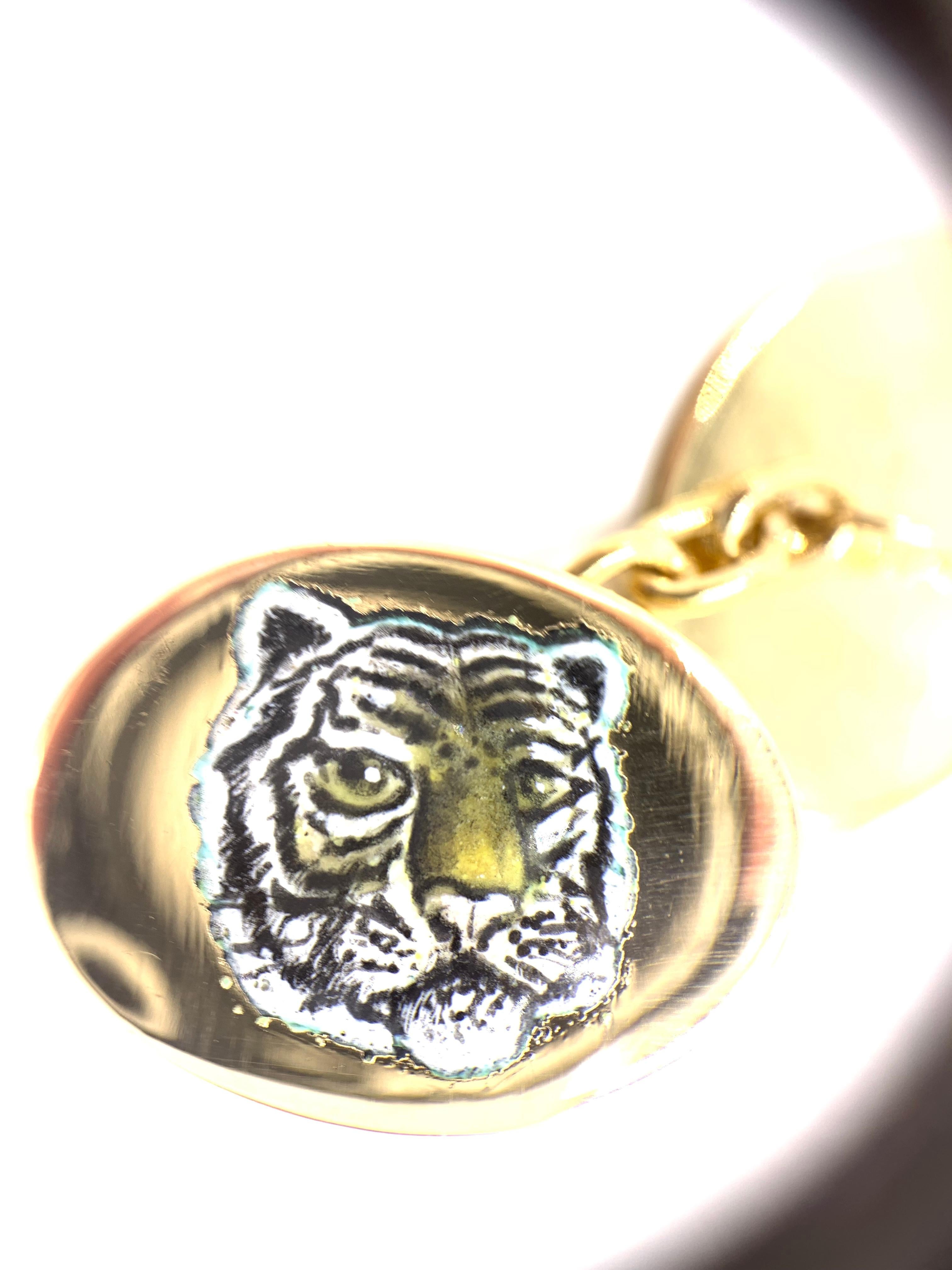 18 Karat Gold and Enamel Tiger Cufflinks For Sale 2