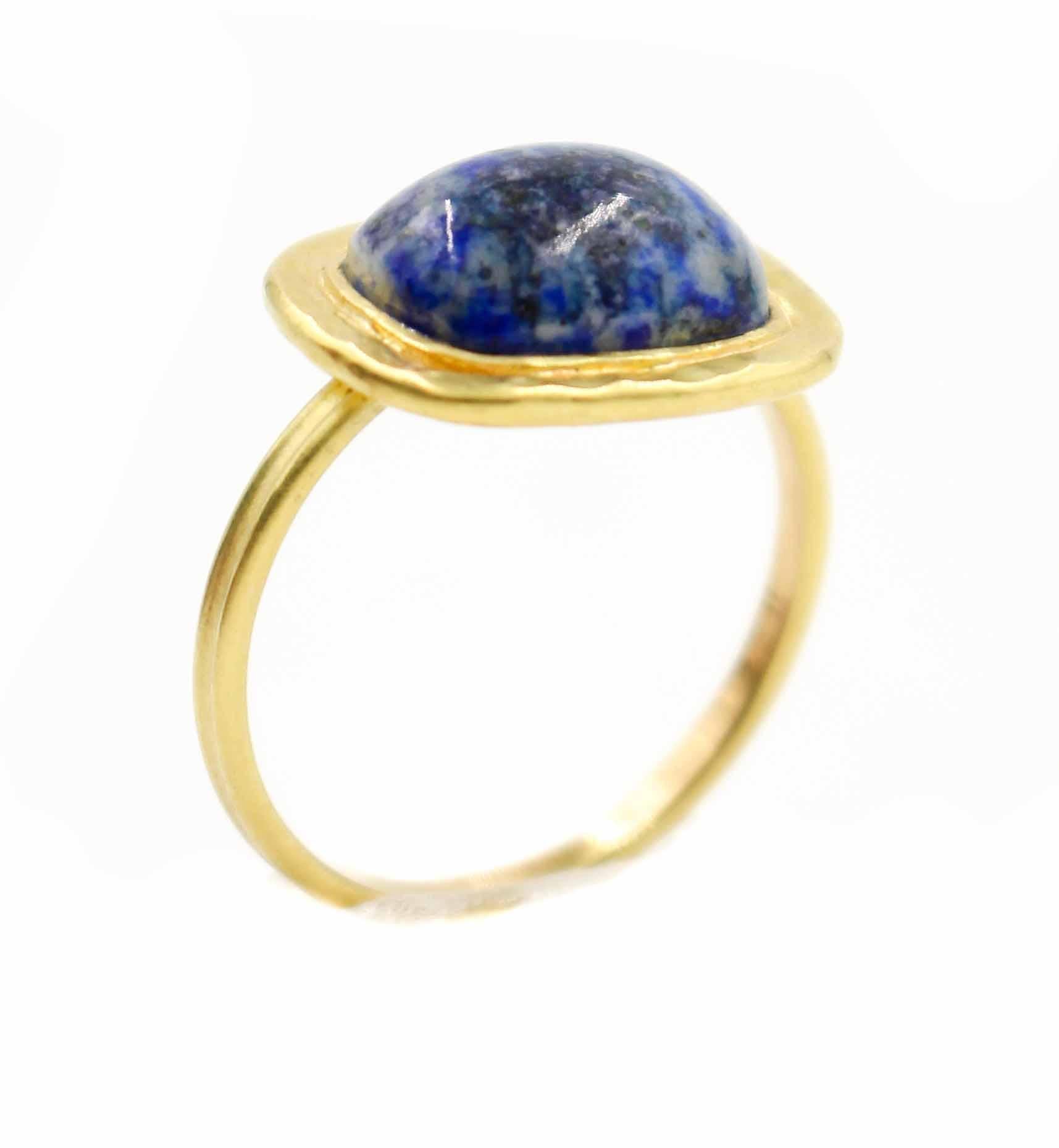 Contemporary 18 Karat Gold and Lapis Ring  For Sale