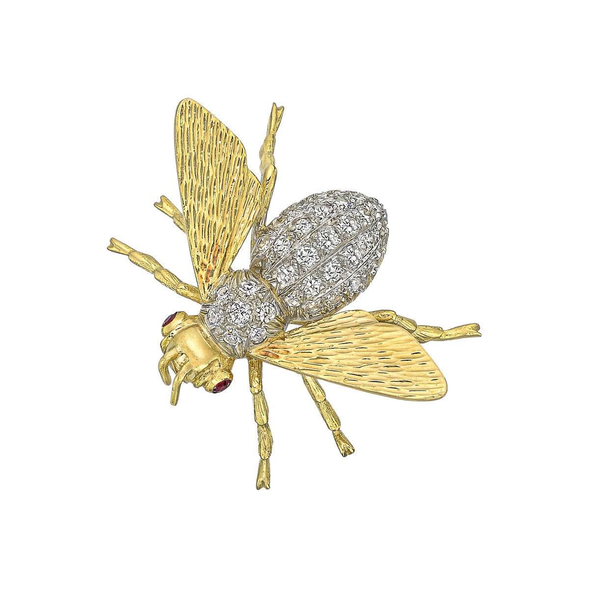 18 Karat Gold and Pavé Diamond Bee Pin For Sale