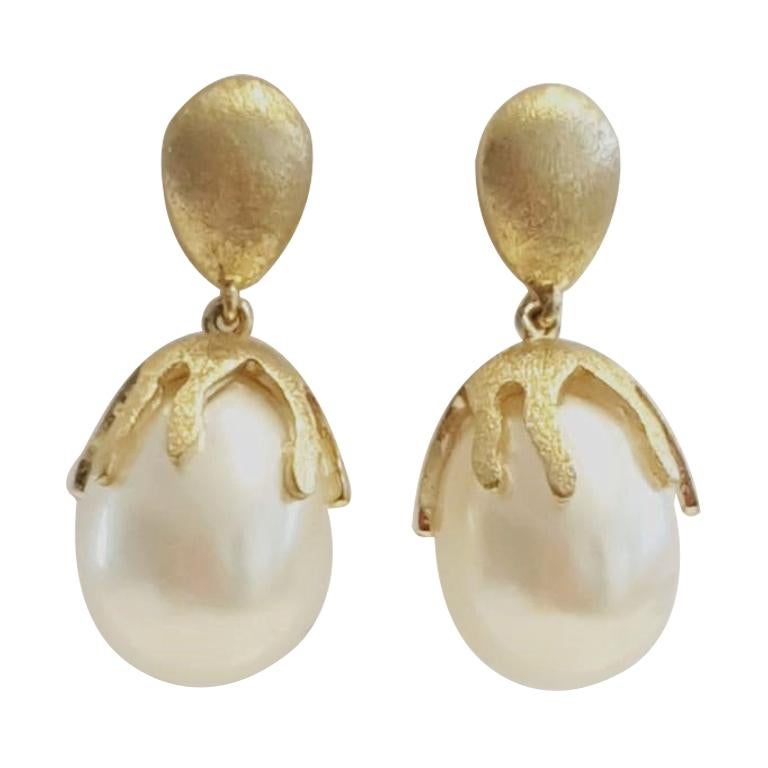18 Karat Gold und Perlen Elegante Ohrringe zum Hängen im Angebot