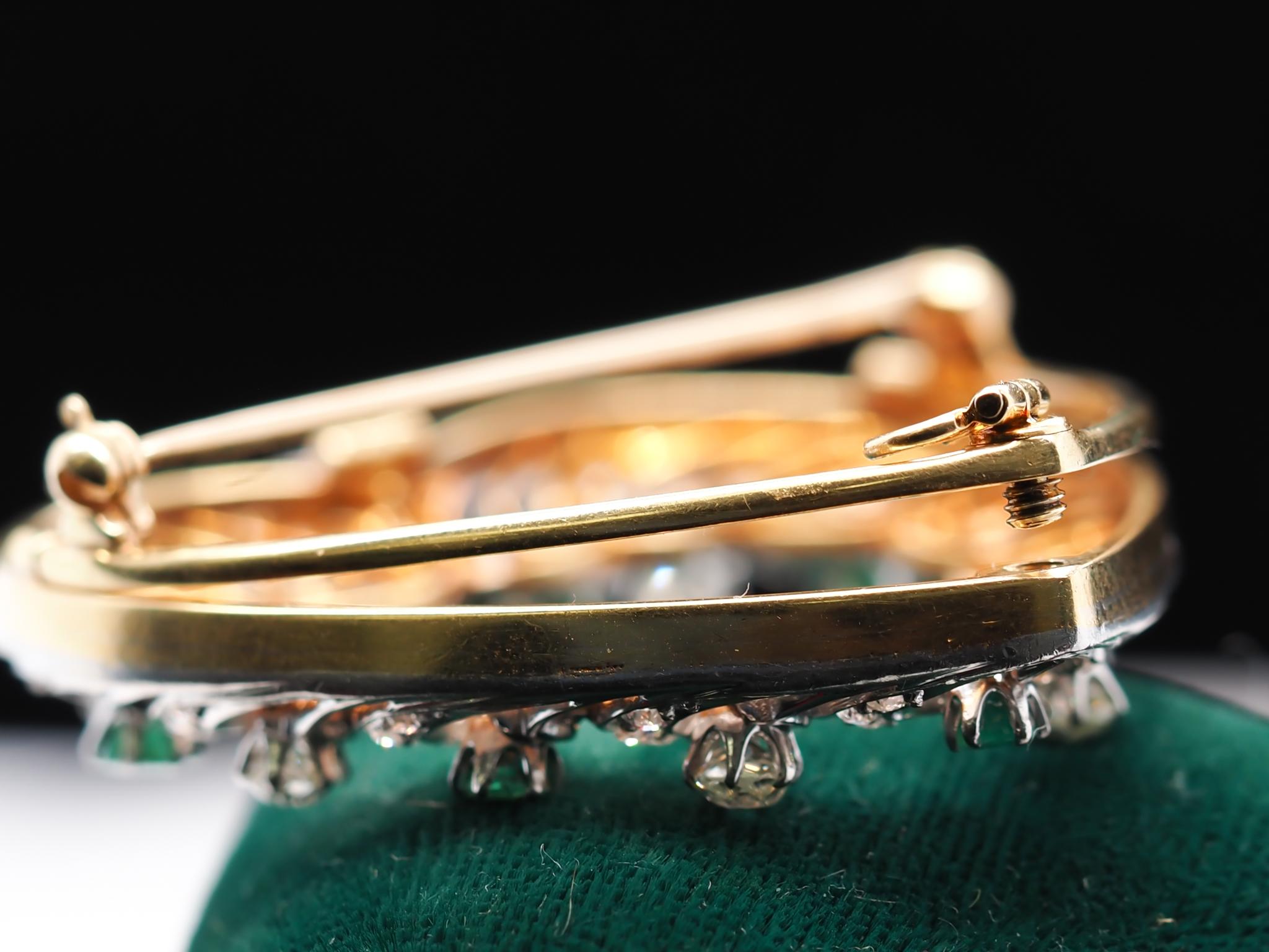 18 Karat Gold and Platinum Emerald Diamond Brooch Pendant In Good Condition For Sale In Atlanta, GA