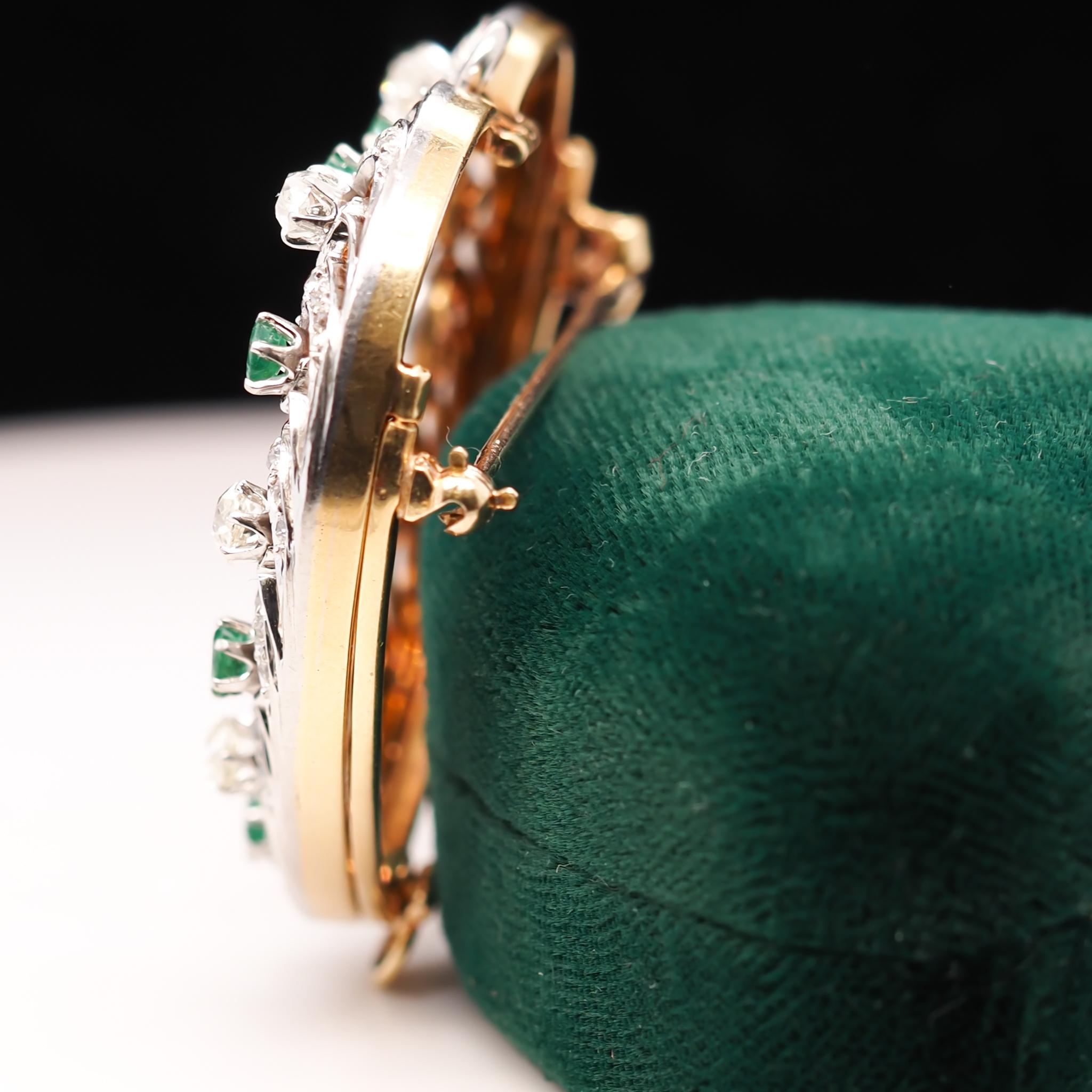 18 Karat Gold and Platinum Emerald Diamond Brooch Pendant For Sale 1
