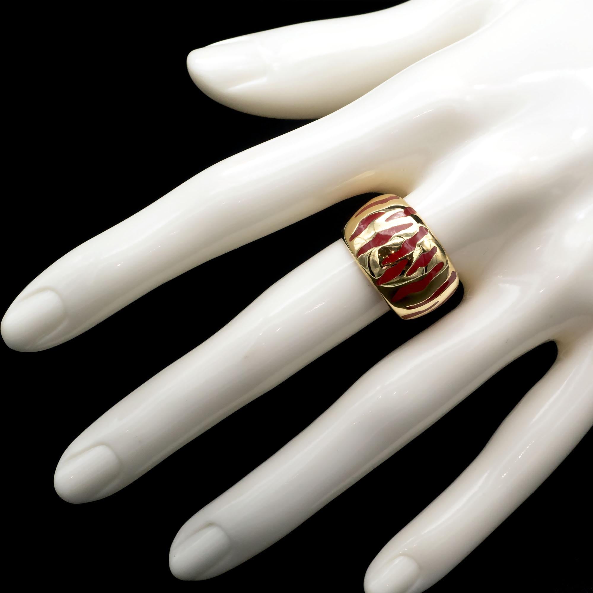 Lovely Tiger striped ( or zebra striped) 18 karat yellow gold ring with orange resin ( vivd carnelian colour) inlay. 

