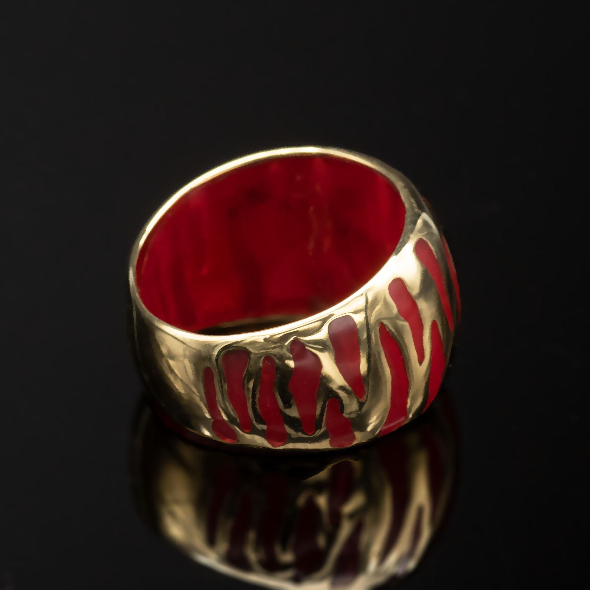 Modern Zebra-Striped 18-Karat Gold and Orange Resin Dome Ring For Sale