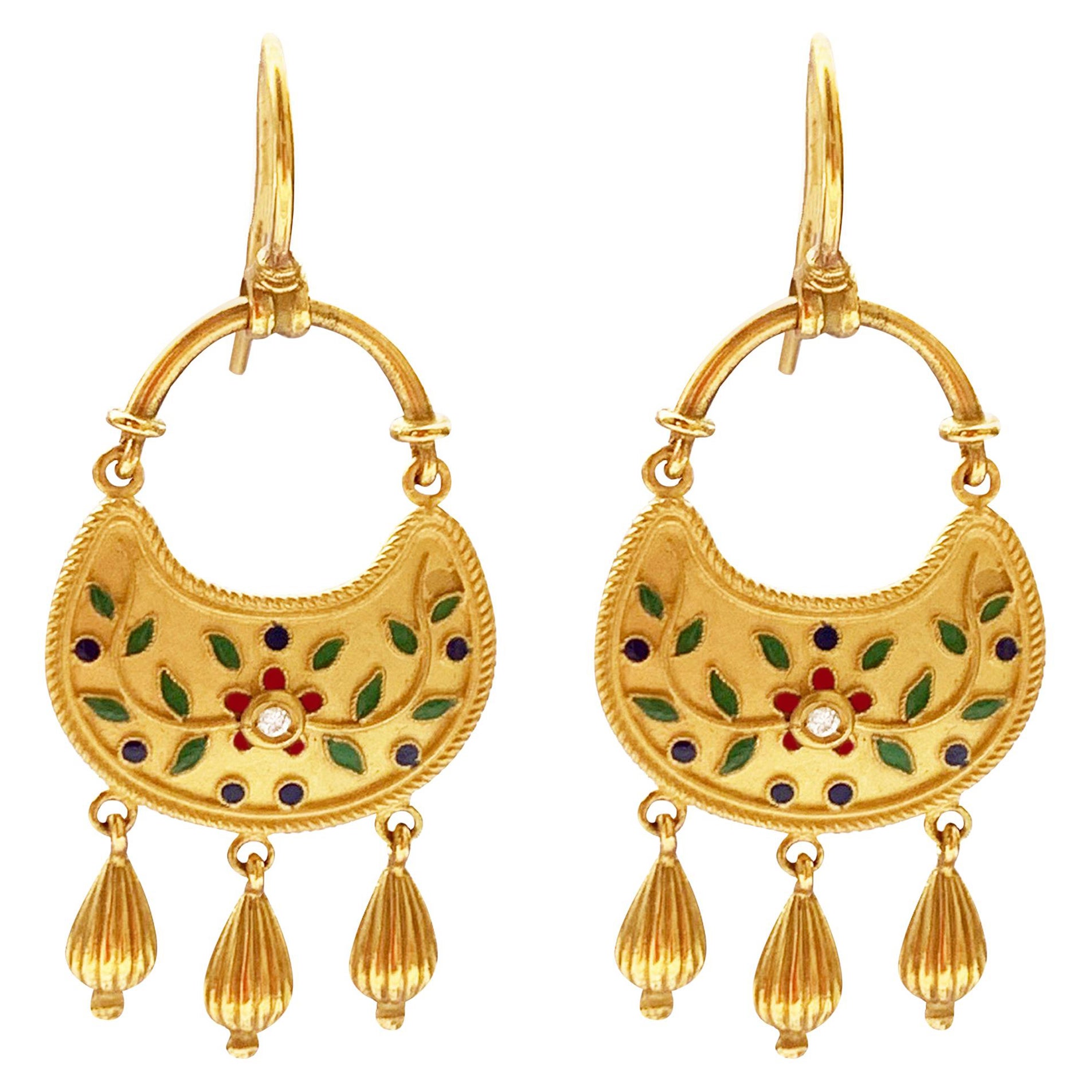 18 Karat Gold und pflanzliche Emaille-Dekor-Ohrringe mit Dekoration