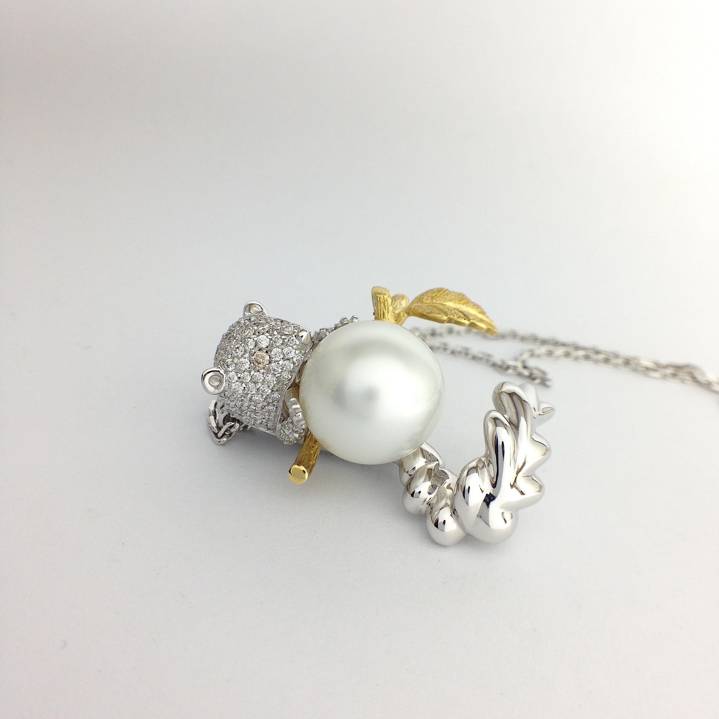 Round Cut Petronilla 18Kt Gold Animal Stoat White Diamond SouthSea Pearl Pendant Necklace  For Sale